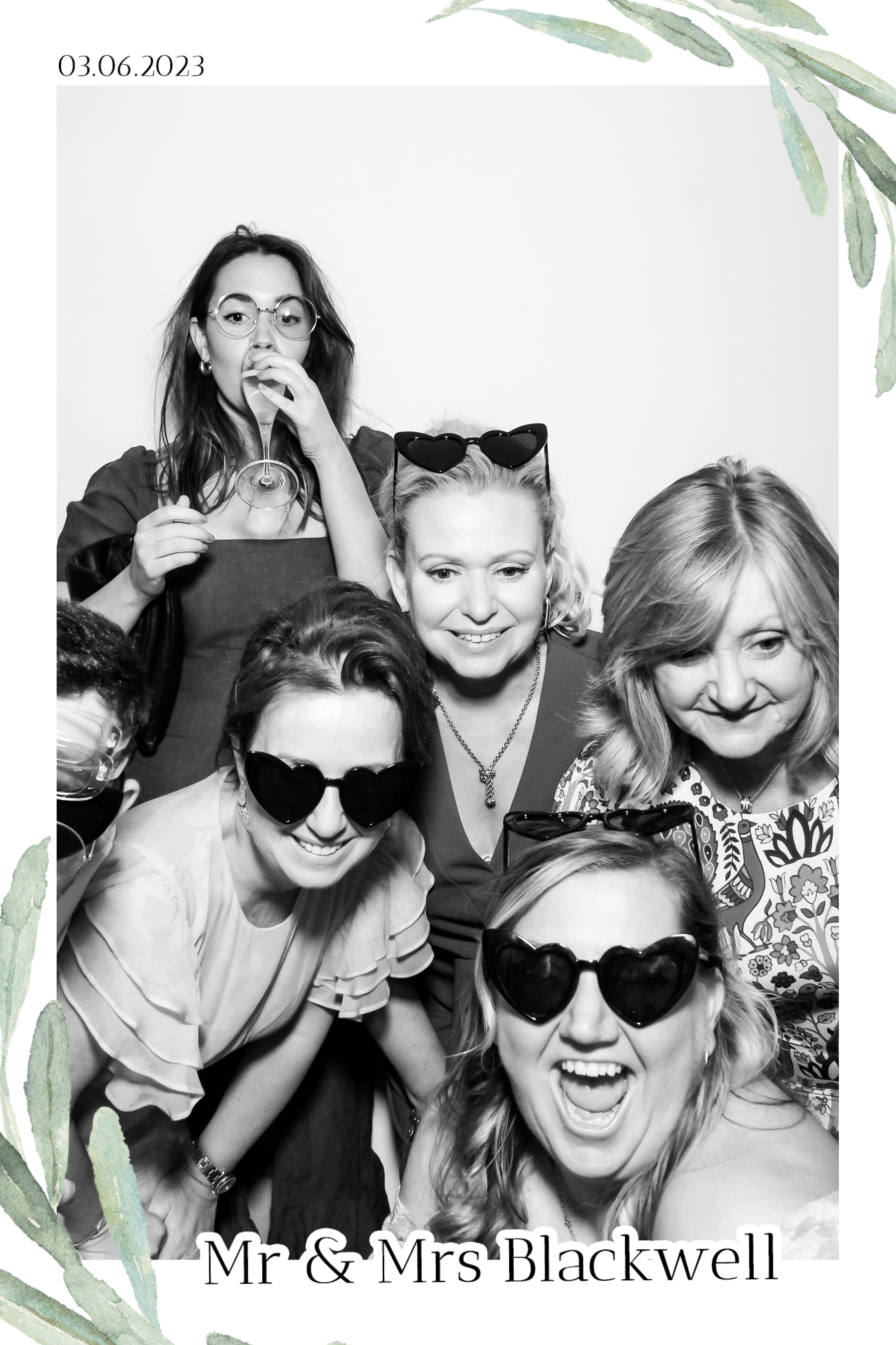 Blackwell Wedding - B&W Beauty Mirror | View more photos from the event at gallery.freshbooths.com/u/FreshBooths/Blackwell-Wedding-BW-Beauty-Mirror