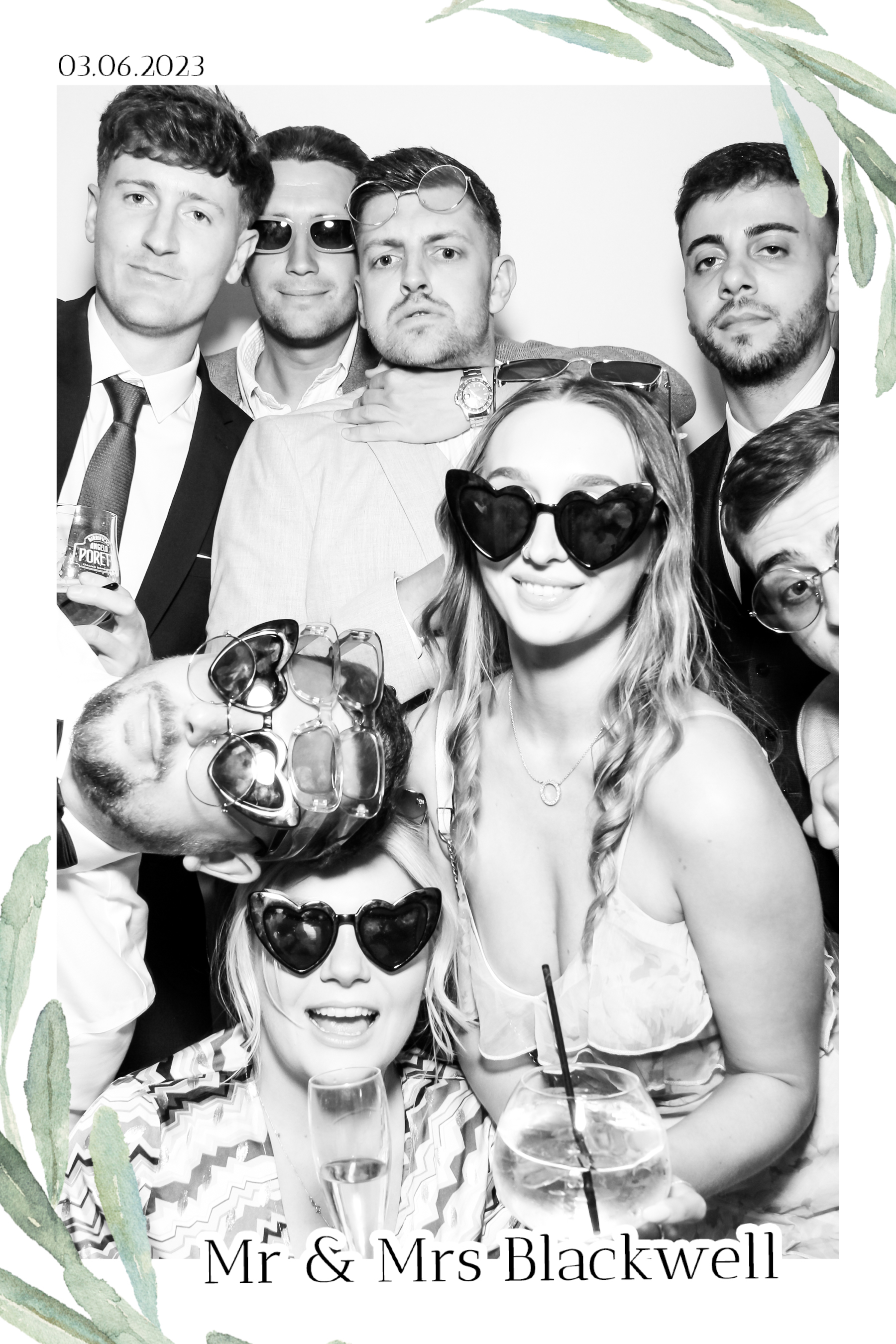 Blackwell Wedding - B&W Beauty Mirror | View more photos from the event at gallery.freshbooths.com/u/FreshBooths/Blackwell-Wedding-BW-Beauty-Mirror