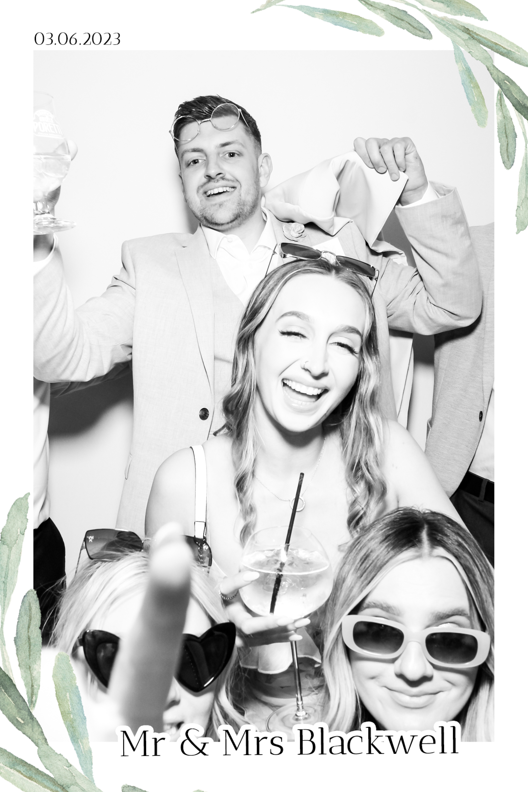 Blackwell Wedding - B&W Beauty Mirror | View more photos from the event at gallery.freshbooths.com/u/FreshBooths/Blackwell-Wedding-BW-Beauty-Mirror