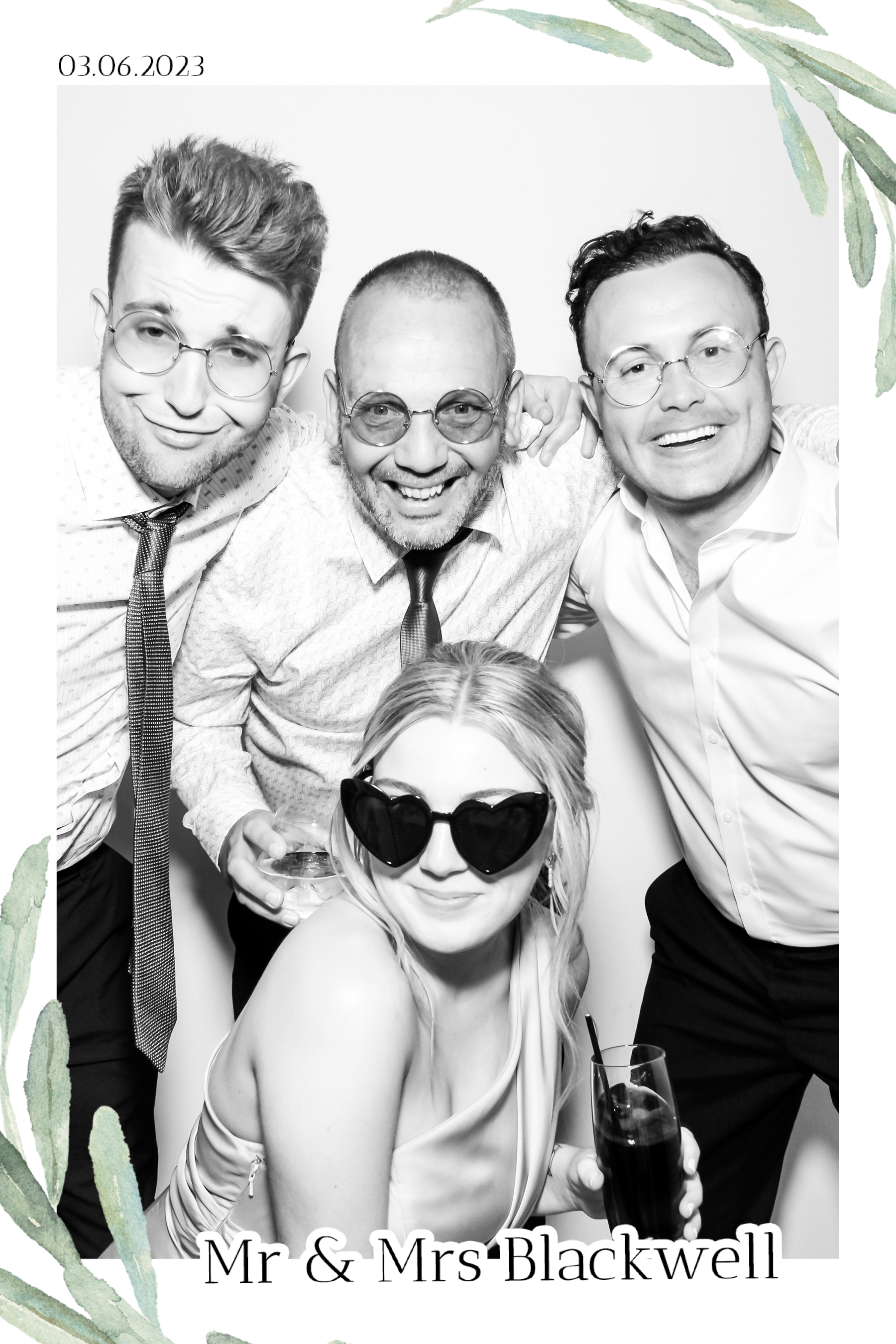 Blackwell Wedding - B&W Beauty Mirror | View more photos from the event at gallery.freshbooths.com/u/FreshBooths/Blackwell-Wedding-BW-Beauty-Mirror