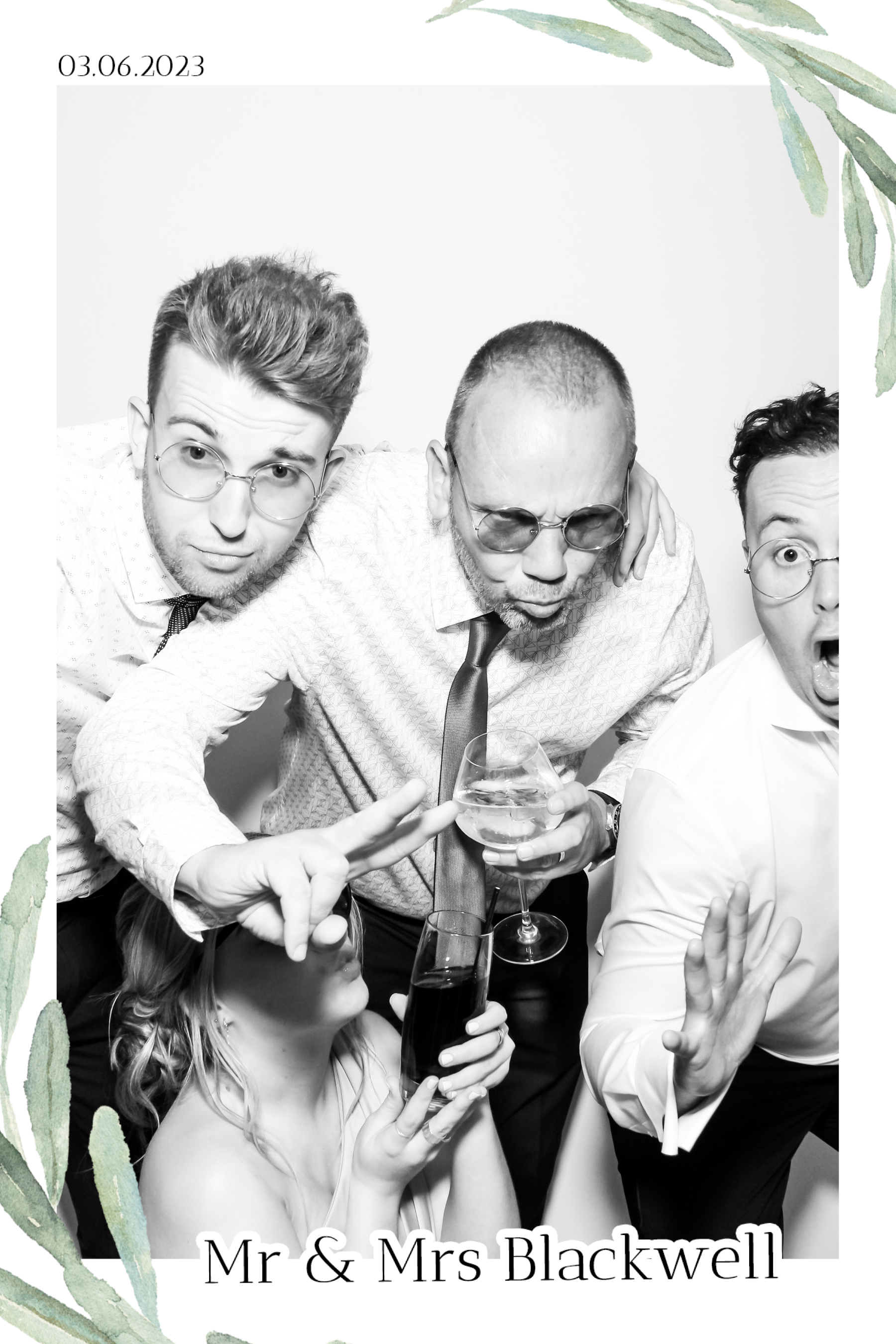 Blackwell Wedding - B&W Beauty Mirror | View more photos from the event at gallery.freshbooths.com/u/FreshBooths/Blackwell-Wedding-BW-Beauty-Mirror