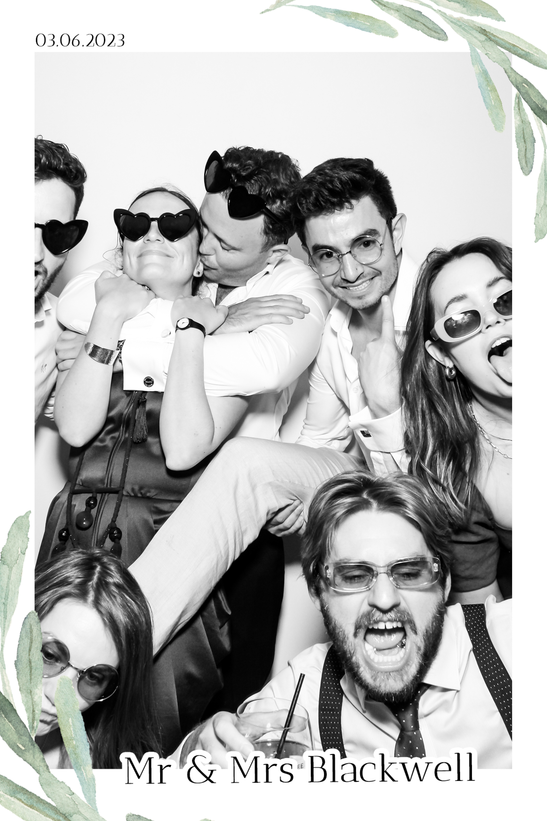 Blackwell Wedding - B&W Beauty Mirror | View more photos from the event at gallery.freshbooths.com/u/FreshBooths/Blackwell-Wedding-BW-Beauty-Mirror