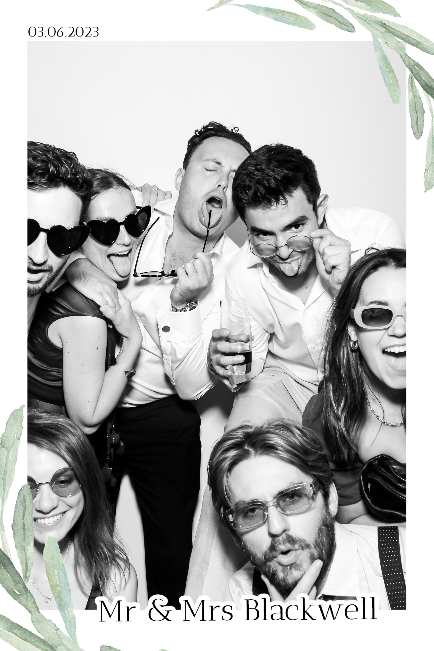 Blackwell Wedding - B&W Beauty Mirror | View more photos from the event at gallery.freshbooths.com/u/FreshBooths/Blackwell-Wedding-BW-Beauty-Mirror