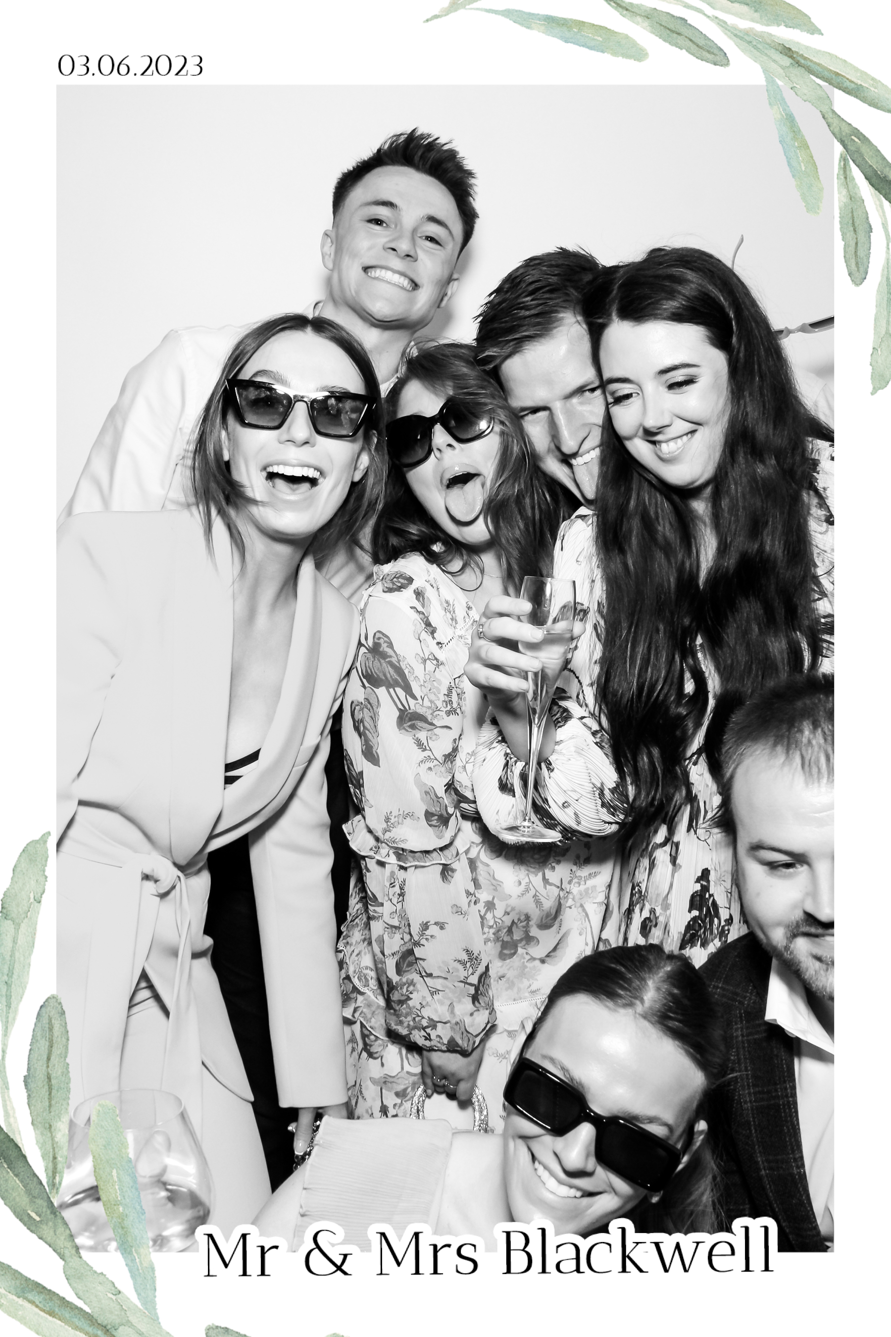 Blackwell Wedding - B&W Beauty Mirror | View more photos from the event at gallery.freshbooths.com/u/FreshBooths/Blackwell-Wedding-BW-Beauty-Mirror