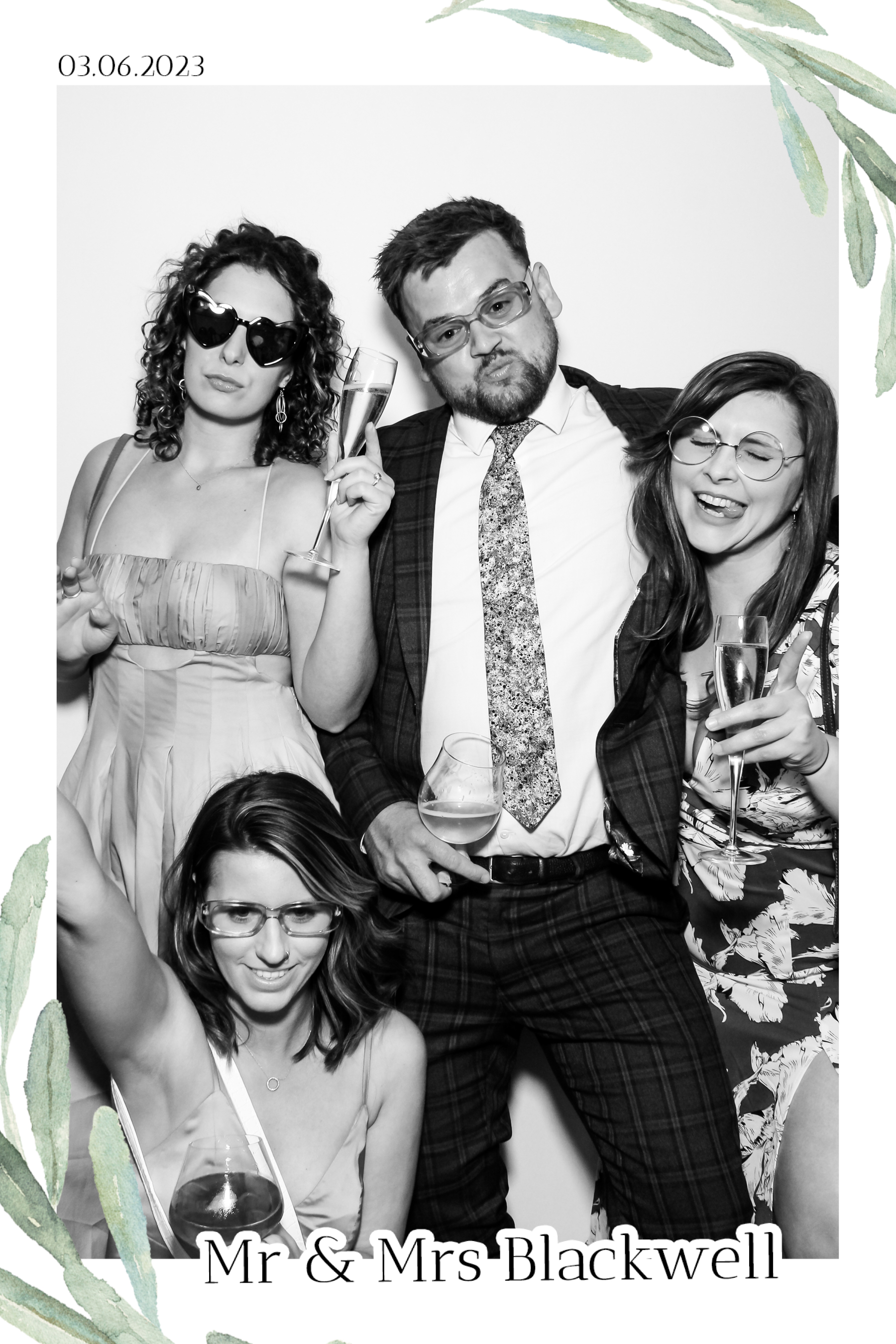 Blackwell Wedding - B&W Beauty Mirror | View more photos from the event at gallery.freshbooths.com/u/FreshBooths/Blackwell-Wedding-BW-Beauty-Mirror