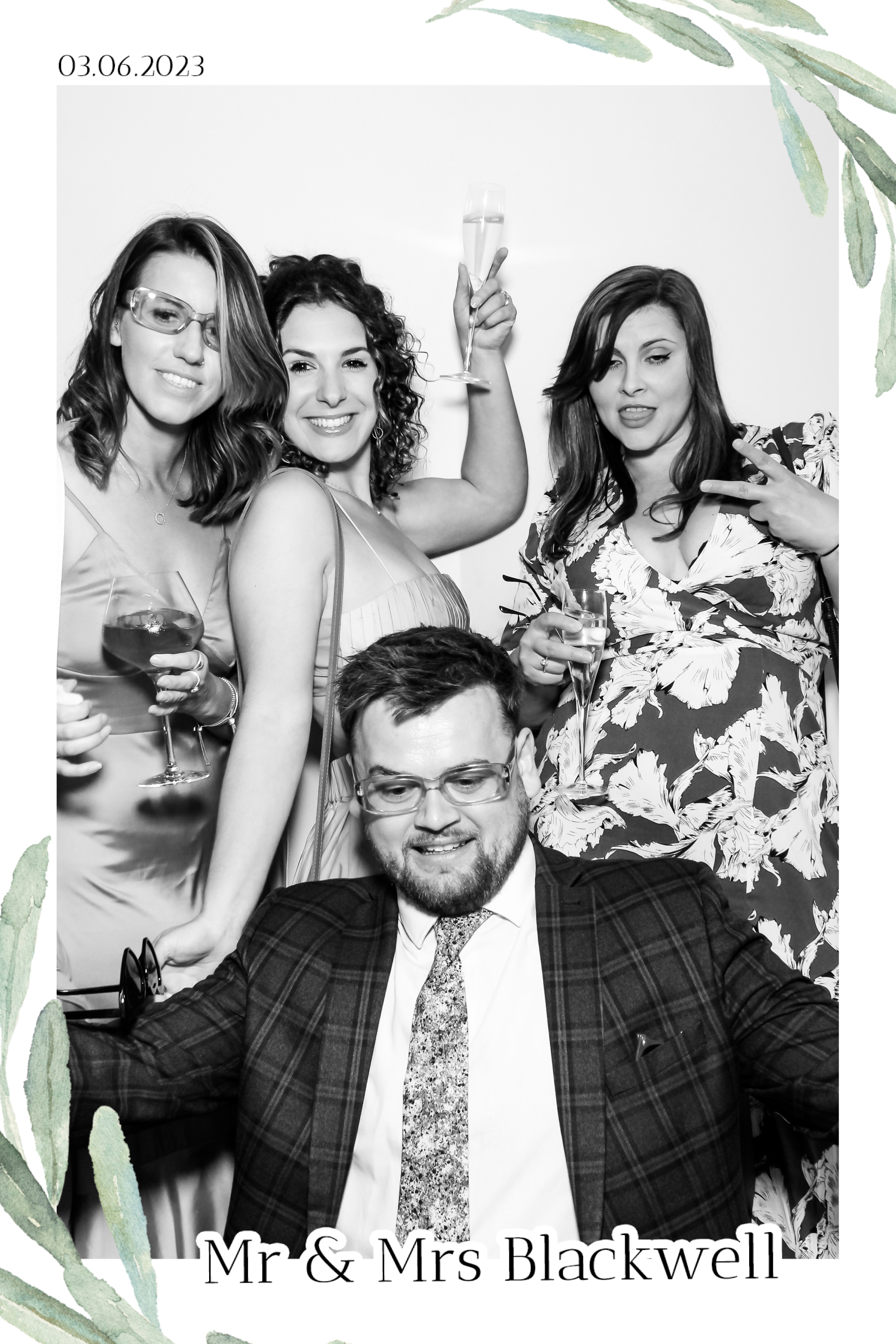 Blackwell Wedding - B&W Beauty Mirror | View more photos from the event at gallery.freshbooths.com/u/FreshBooths/Blackwell-Wedding-BW-Beauty-Mirror