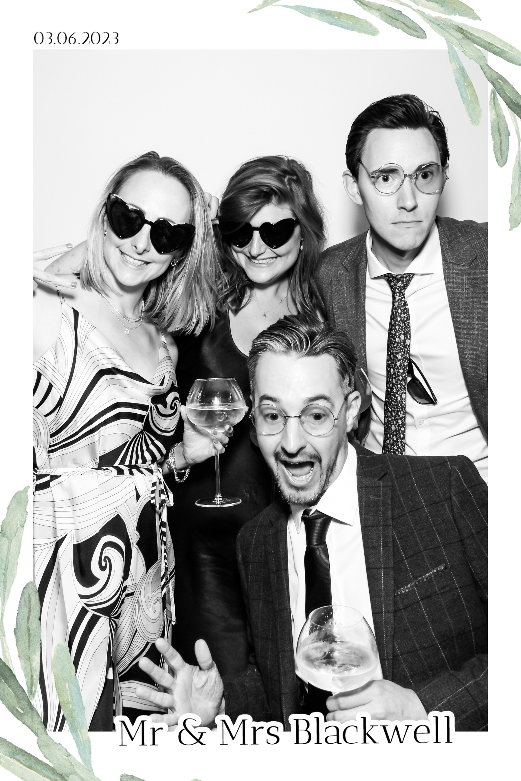 Blackwell Wedding - B&W Beauty Mirror | View more photos from the event at gallery.freshbooths.com/u/FreshBooths/Blackwell-Wedding-BW-Beauty-Mirror