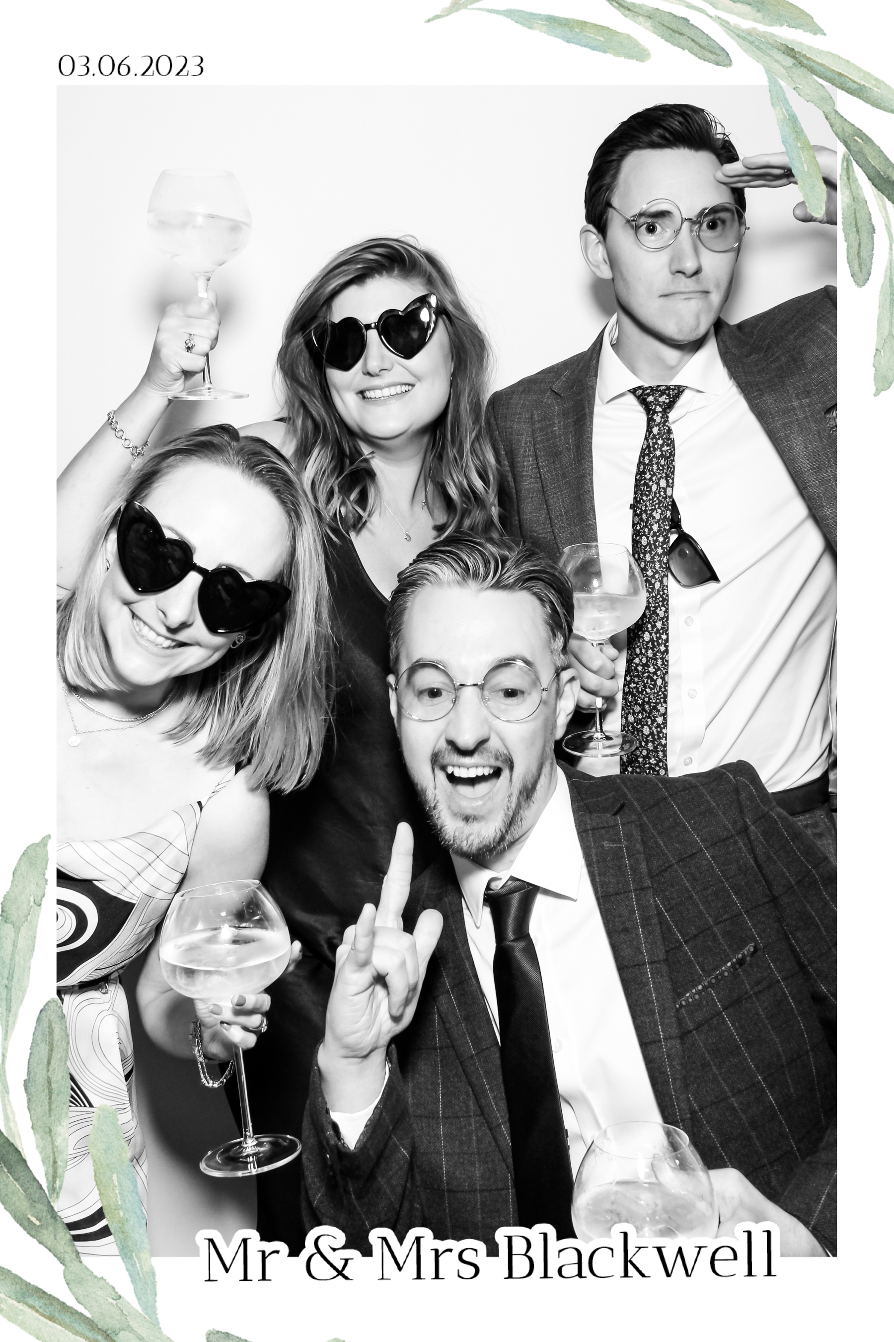 Blackwell Wedding - B&W Beauty Mirror | View more photos from the event at gallery.freshbooths.com/u/FreshBooths/Blackwell-Wedding-BW-Beauty-Mirror