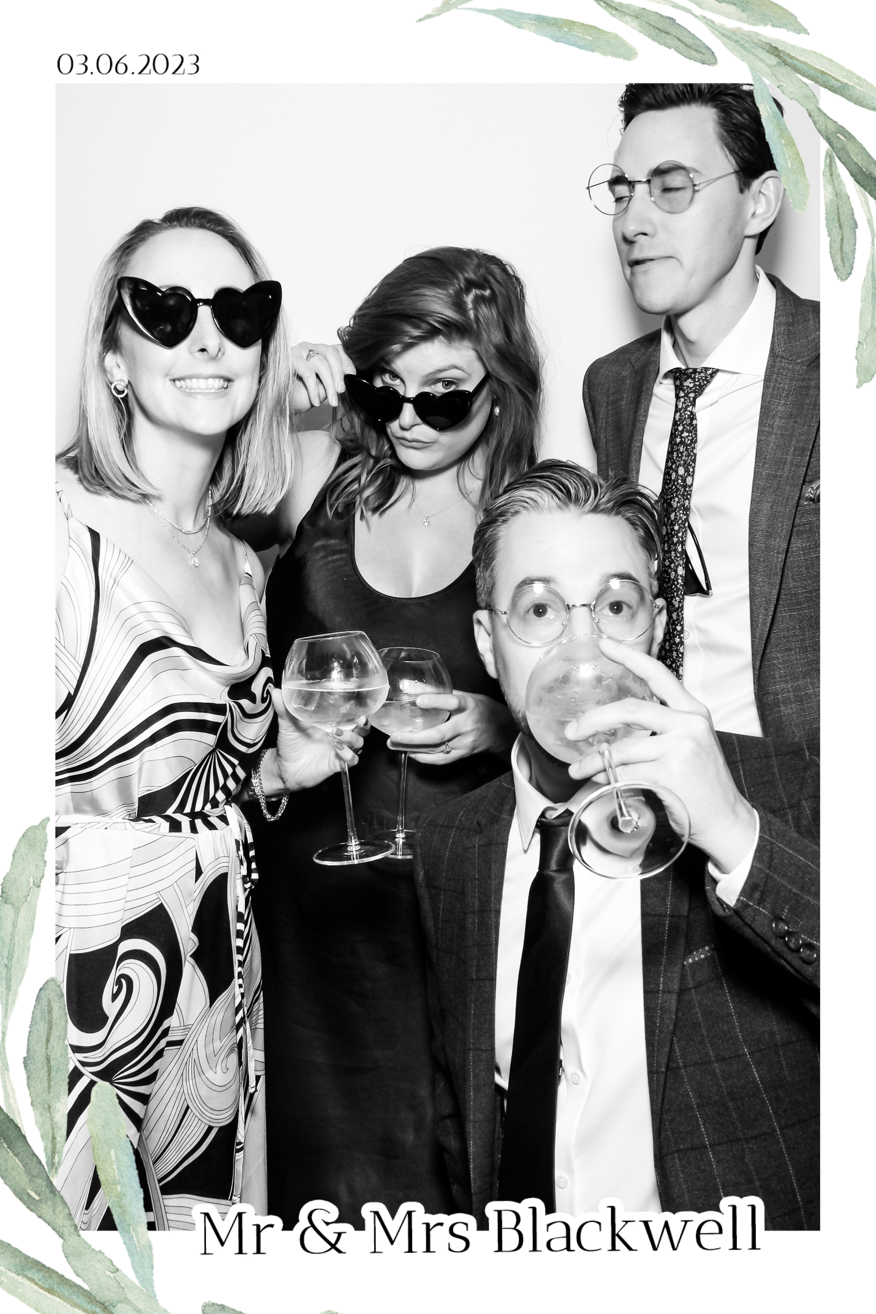 Blackwell Wedding - B&W Beauty Mirror | View more photos from the event at gallery.freshbooths.com/u/FreshBooths/Blackwell-Wedding-BW-Beauty-Mirror