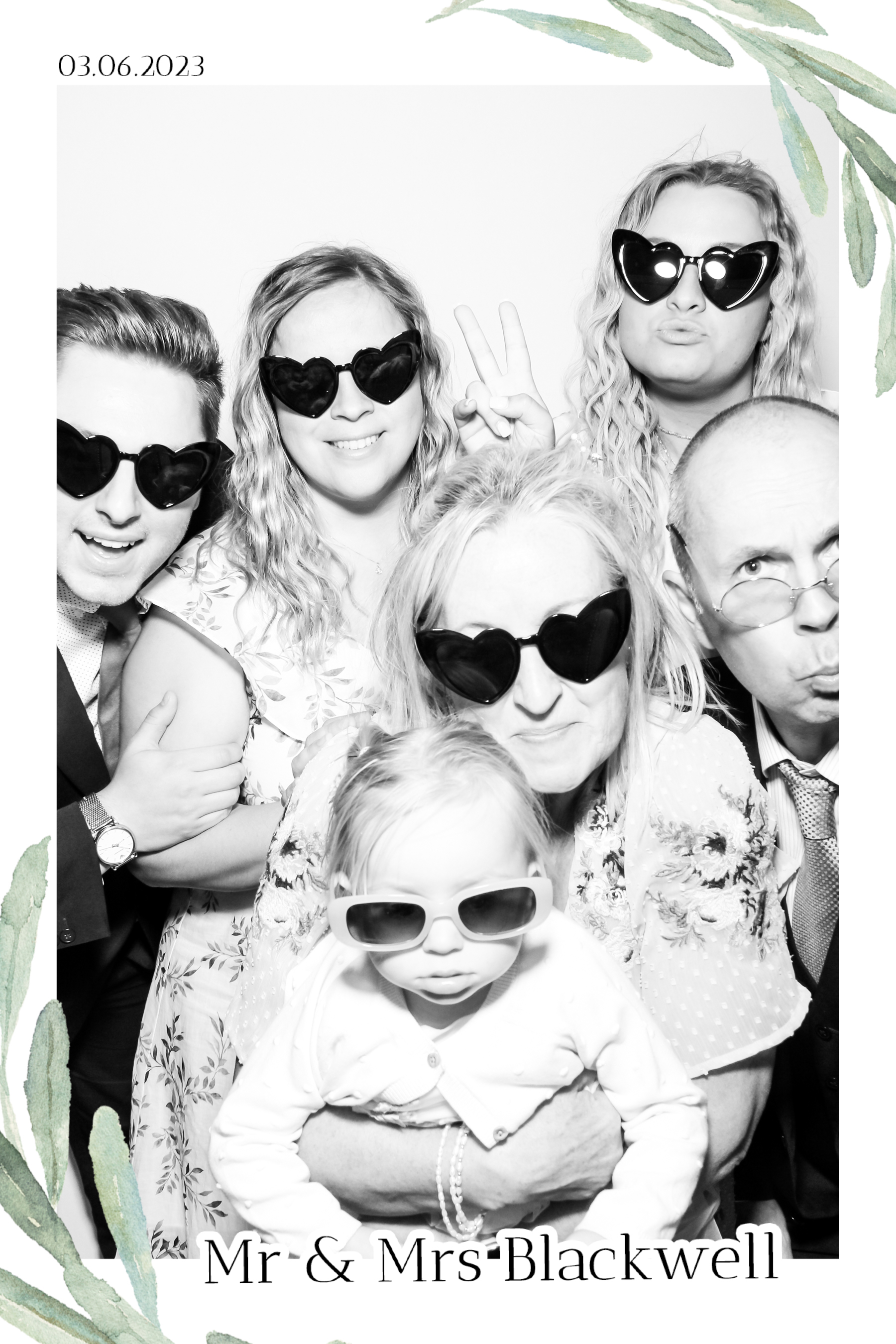 Blackwell Wedding - B&W Beauty Mirror | View more photos from the event at gallery.freshbooths.com/u/FreshBooths/Blackwell-Wedding-BW-Beauty-Mirror