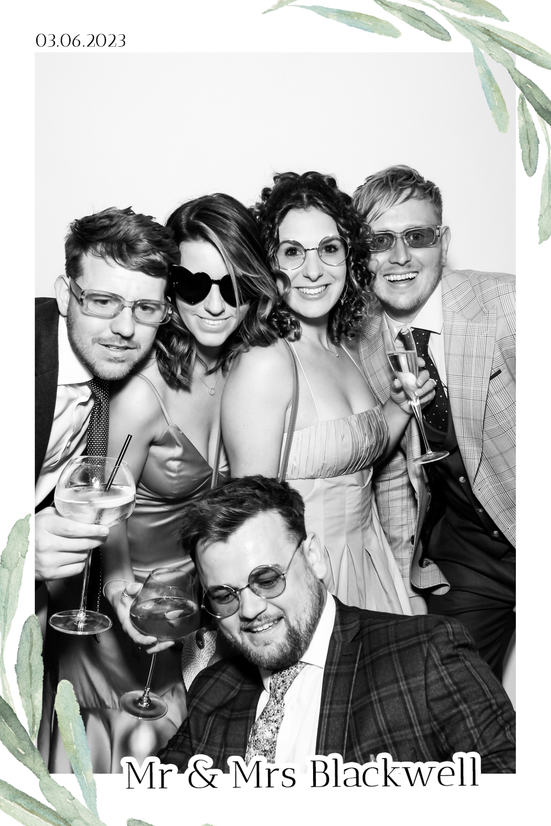 Blackwell Wedding - B&W Beauty Mirror | View more photos from the event at gallery.freshbooths.com/u/FreshBooths/Blackwell-Wedding-BW-Beauty-Mirror