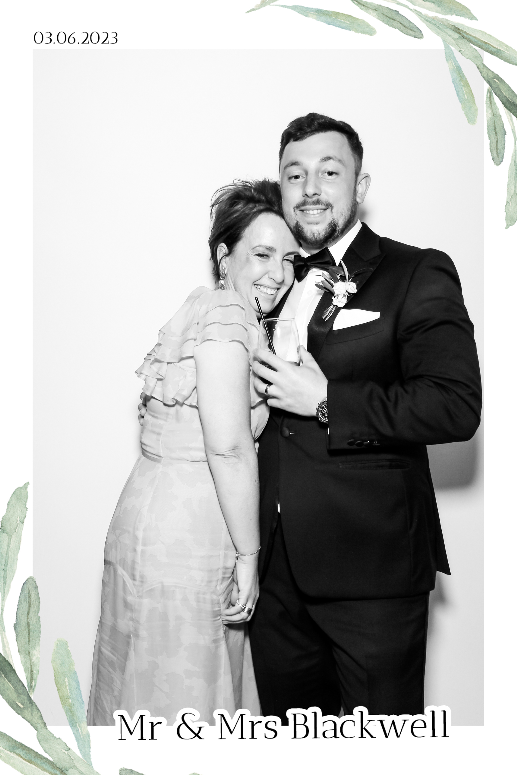 Blackwell Wedding - B&W Beauty Mirror | View more photos from the event at gallery.freshbooths.com/u/FreshBooths/Blackwell-Wedding-BW-Beauty-Mirror