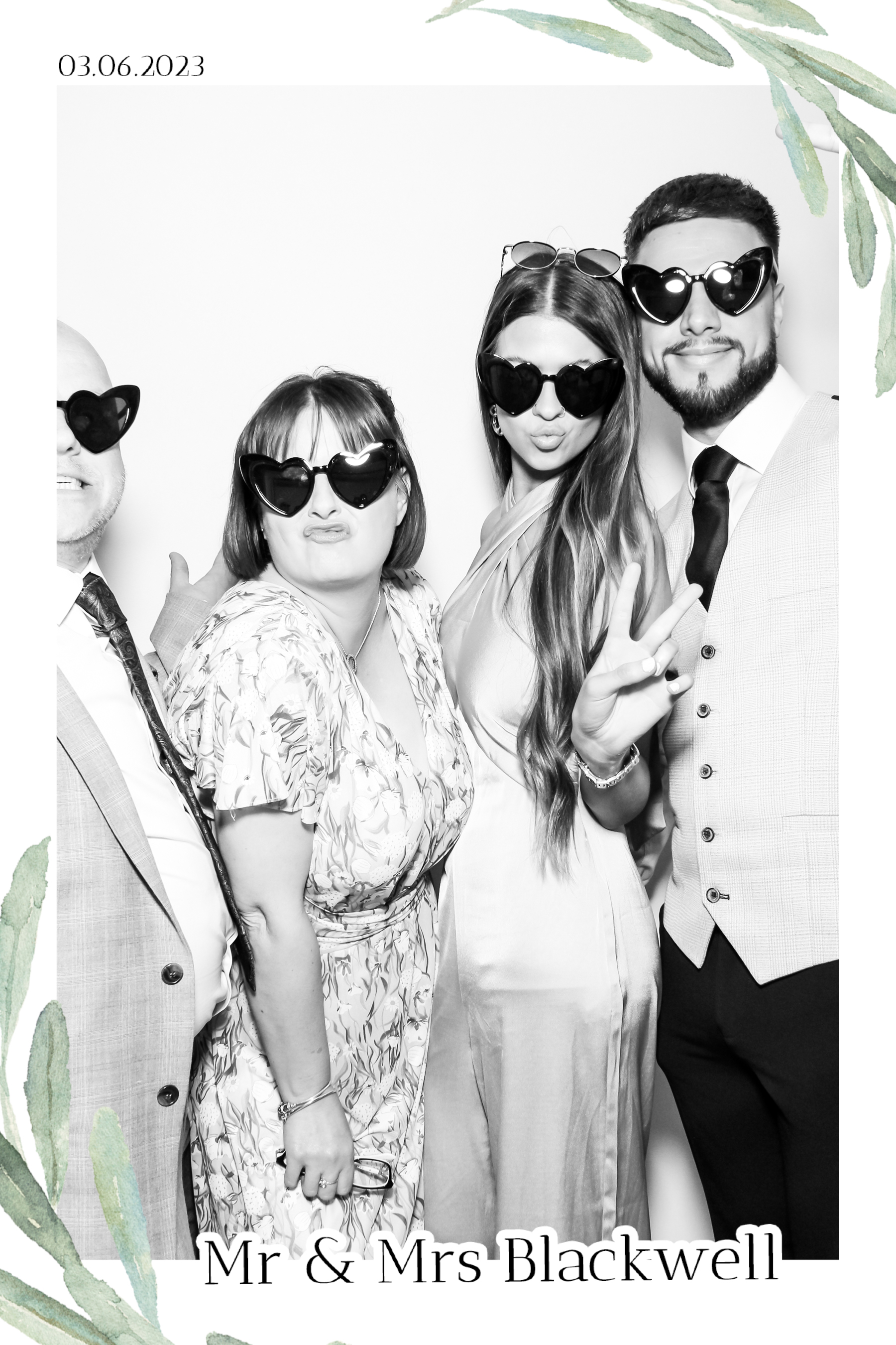Blackwell Wedding - B&W Beauty Mirror | View more photos from the event at gallery.freshbooths.com/u/FreshBooths/Blackwell-Wedding-BW-Beauty-Mirror