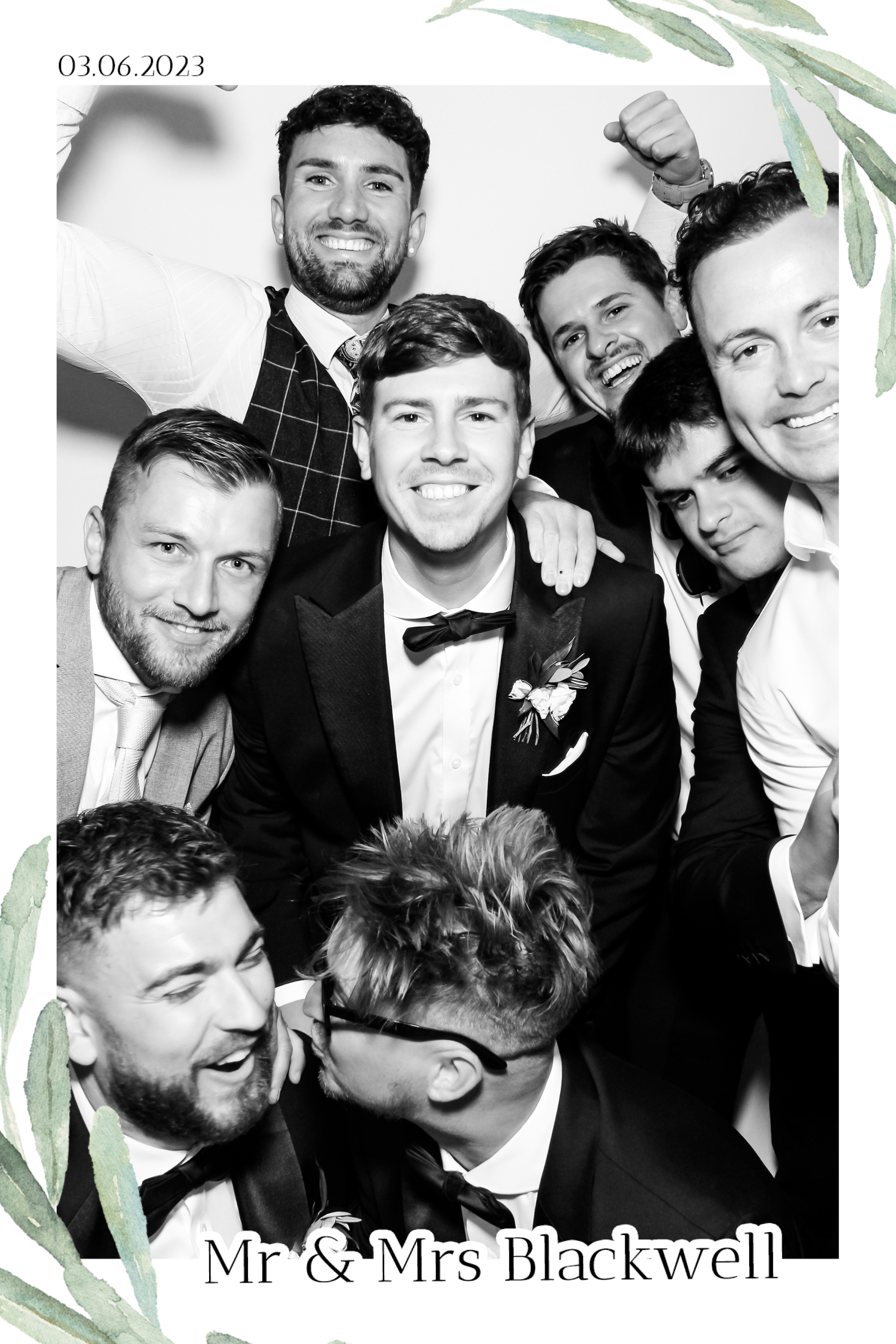 Blackwell Wedding - B&W Beauty Mirror | View more photos from the event at gallery.freshbooths.com/u/FreshBooths/Blackwell-Wedding-BW-Beauty-Mirror