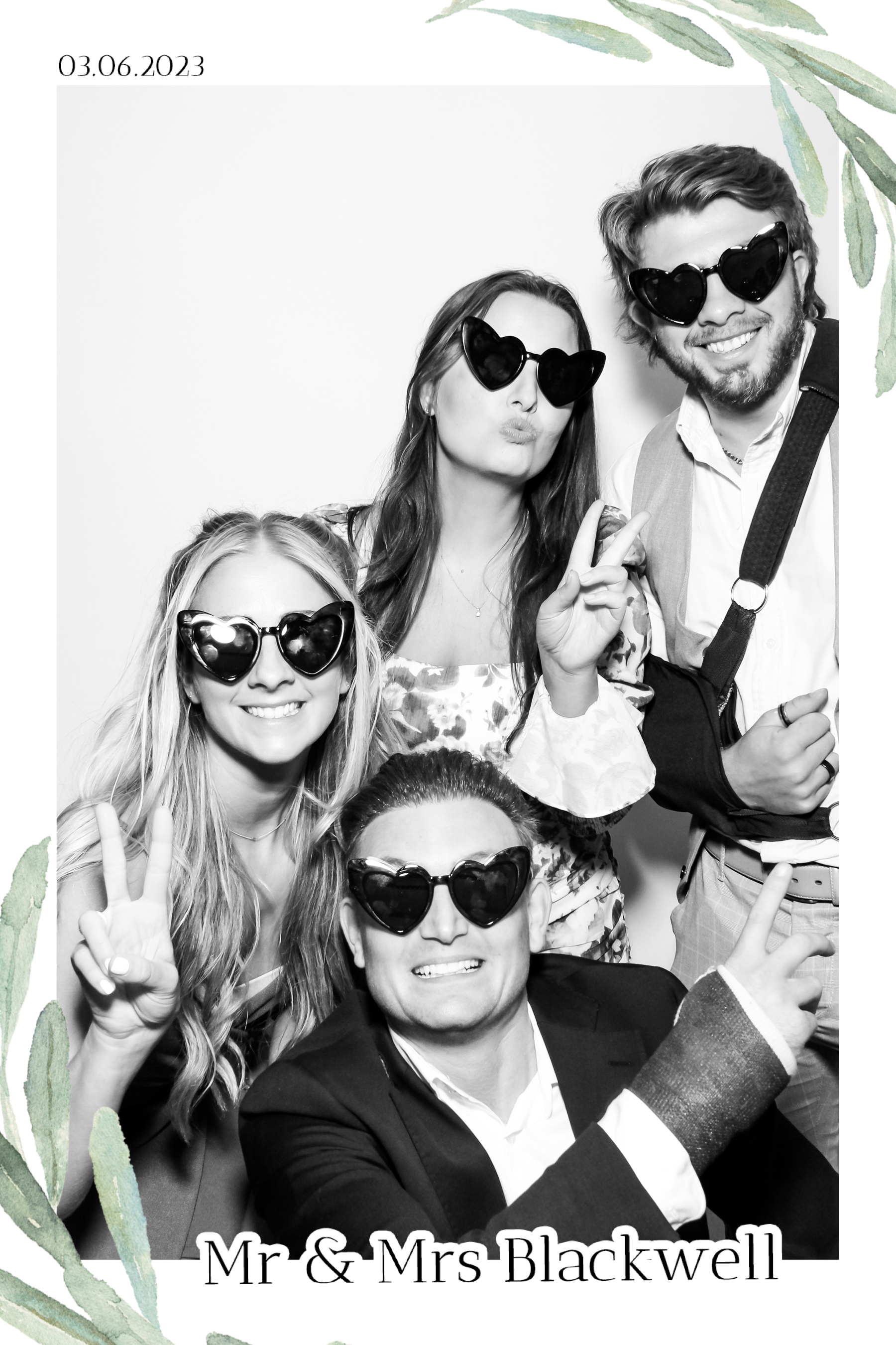 Blackwell Wedding - B&W Beauty Mirror | View more photos from the event at gallery.freshbooths.com/u/FreshBooths/Blackwell-Wedding-BW-Beauty-Mirror
