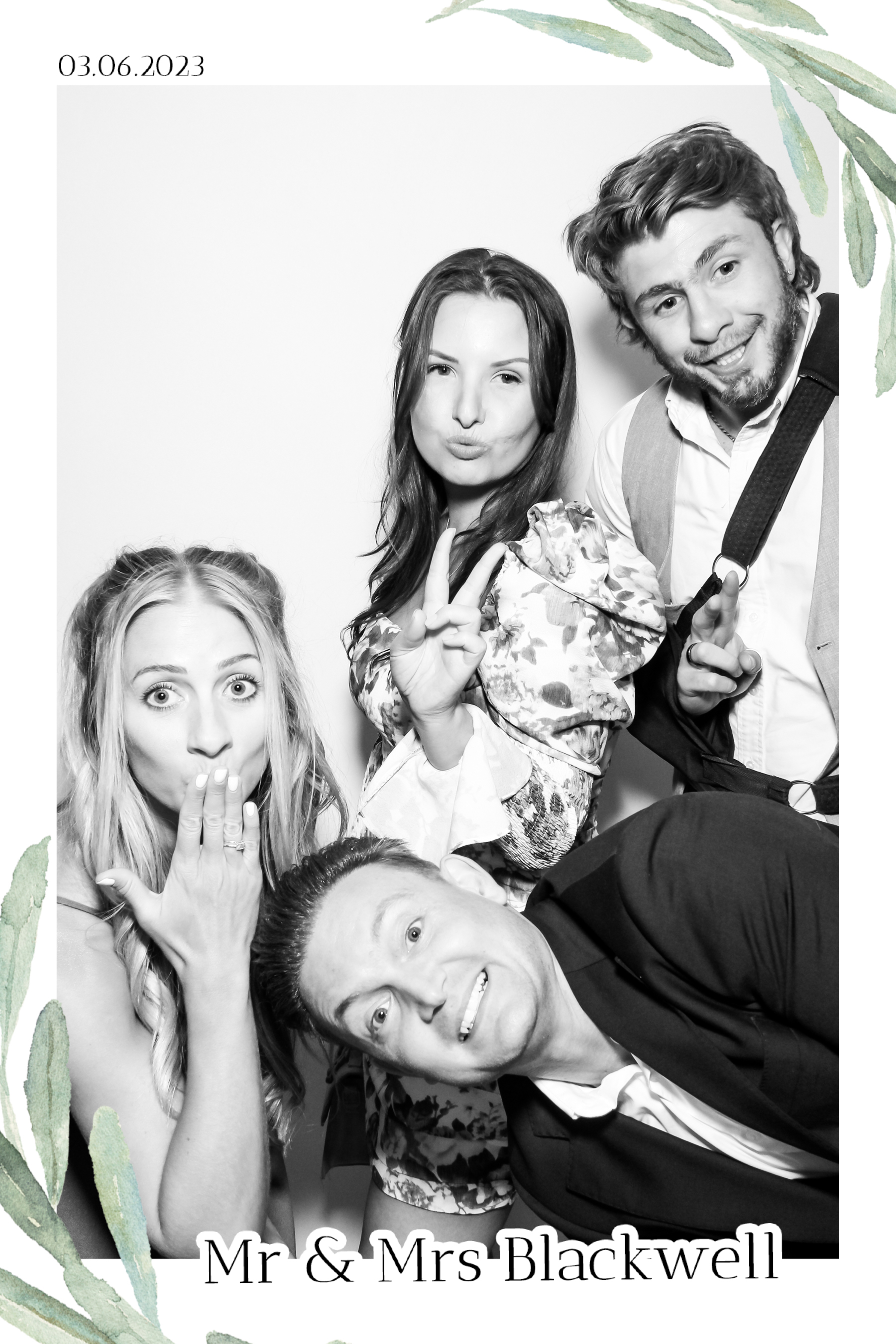Blackwell Wedding - B&W Beauty Mirror | View more photos from the event at gallery.freshbooths.com/u/FreshBooths/Blackwell-Wedding-BW-Beauty-Mirror