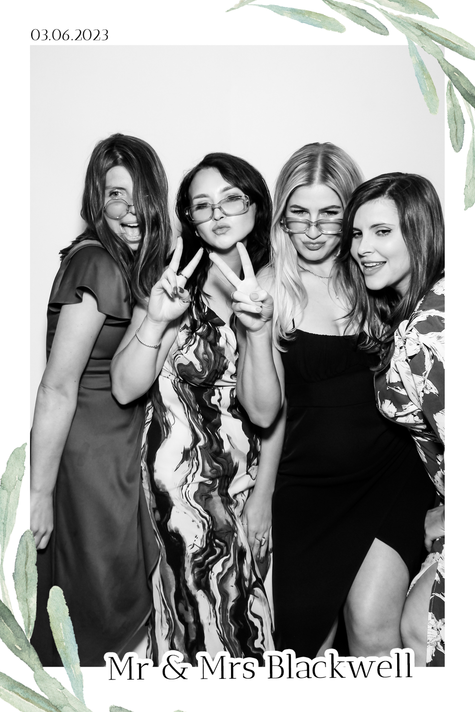 Blackwell Wedding - B&W Beauty Mirror | View more photos from the event at gallery.freshbooths.com/u/FreshBooths/Blackwell-Wedding-BW-Beauty-Mirror