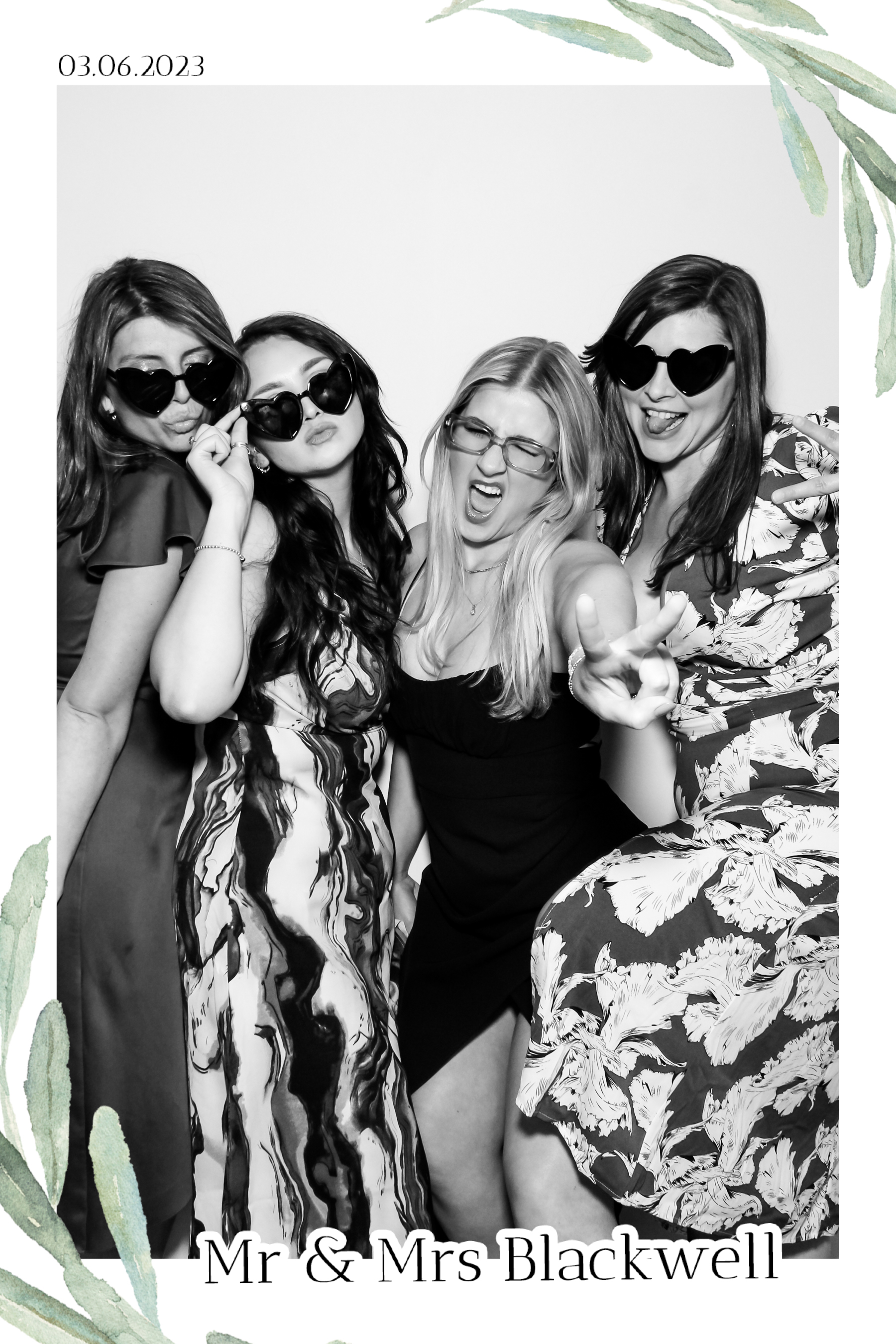 Blackwell Wedding - B&W Beauty Mirror | View more photos from the event at gallery.freshbooths.com/u/FreshBooths/Blackwell-Wedding-BW-Beauty-Mirror