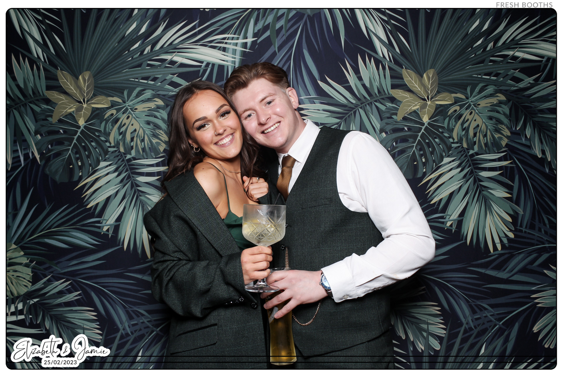 Elizabeth & Jamie - Classic Open Booth | View more photos from the event at gallery.freshbooths.com/u/FreshBooths/Elizabeth-Jamie-Classic-Open-Booth