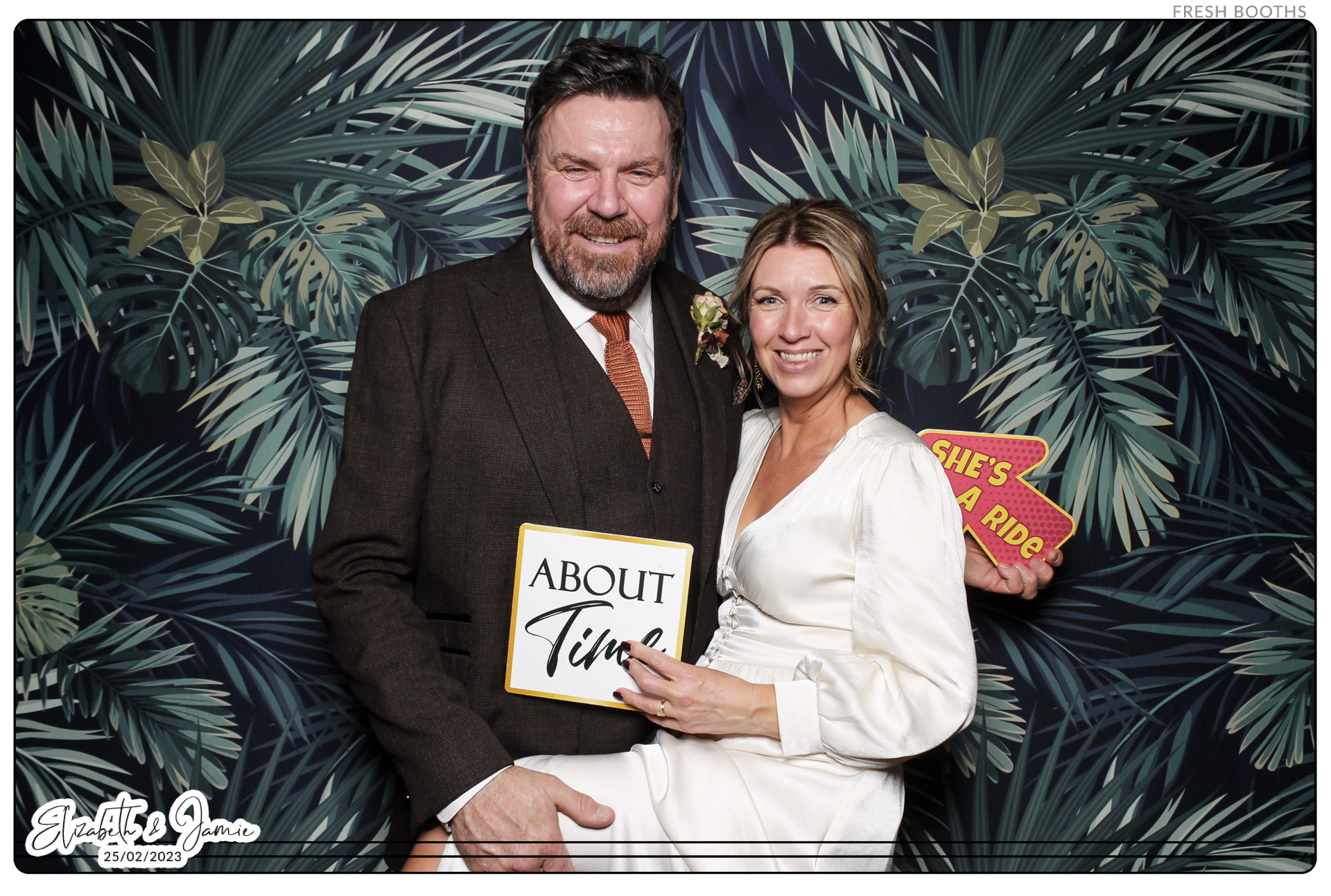 Elizabeth & Jamie - Classic Open Booth | View more photos from the event at gallery.freshbooths.com/u/FreshBooths/Elizabeth-Jamie-Classic-Open-Booth