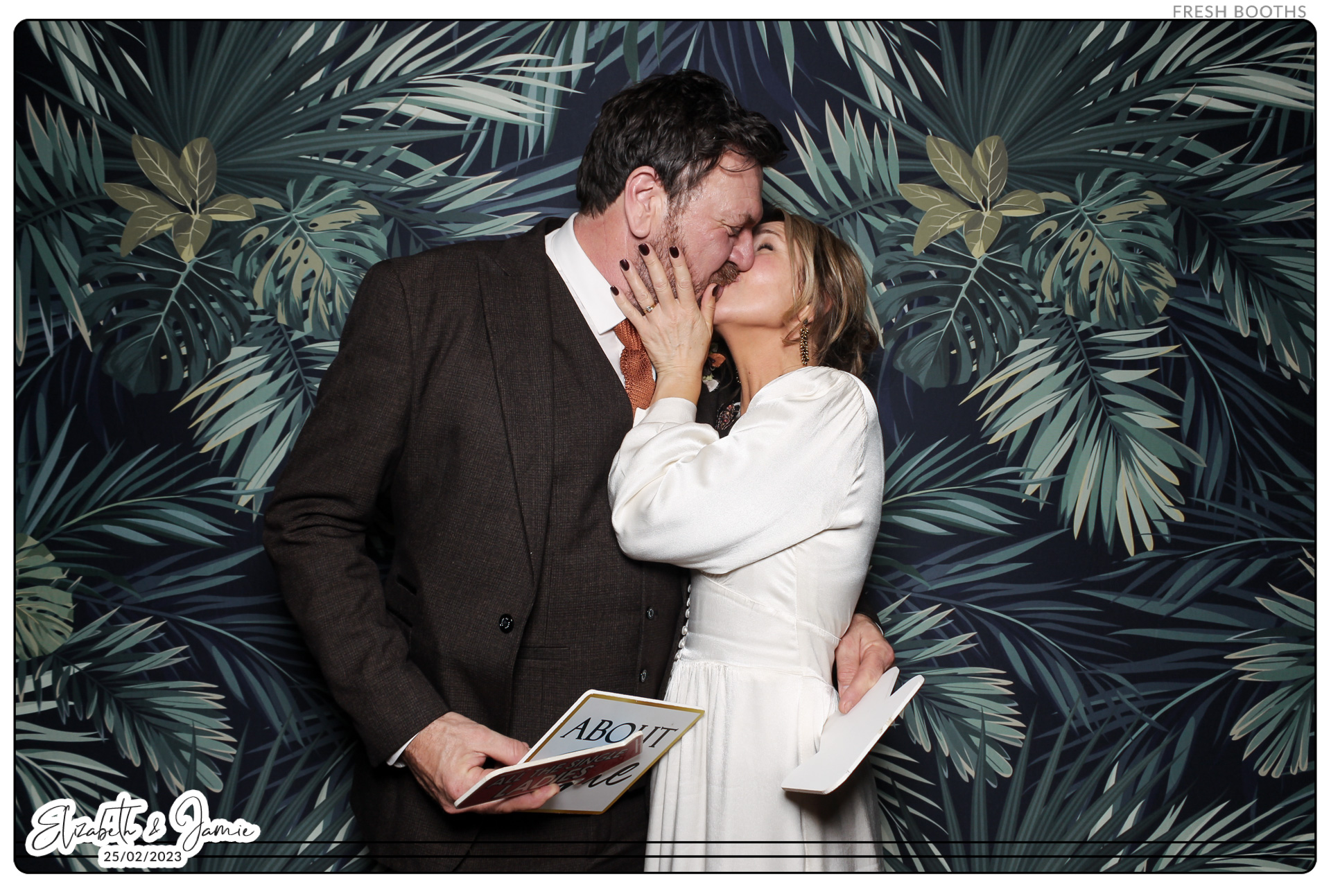 Elizabeth & Jamie - Classic Open Booth | View more photos from the event at gallery.freshbooths.com/u/FreshBooths/Elizabeth-Jamie-Classic-Open-Booth