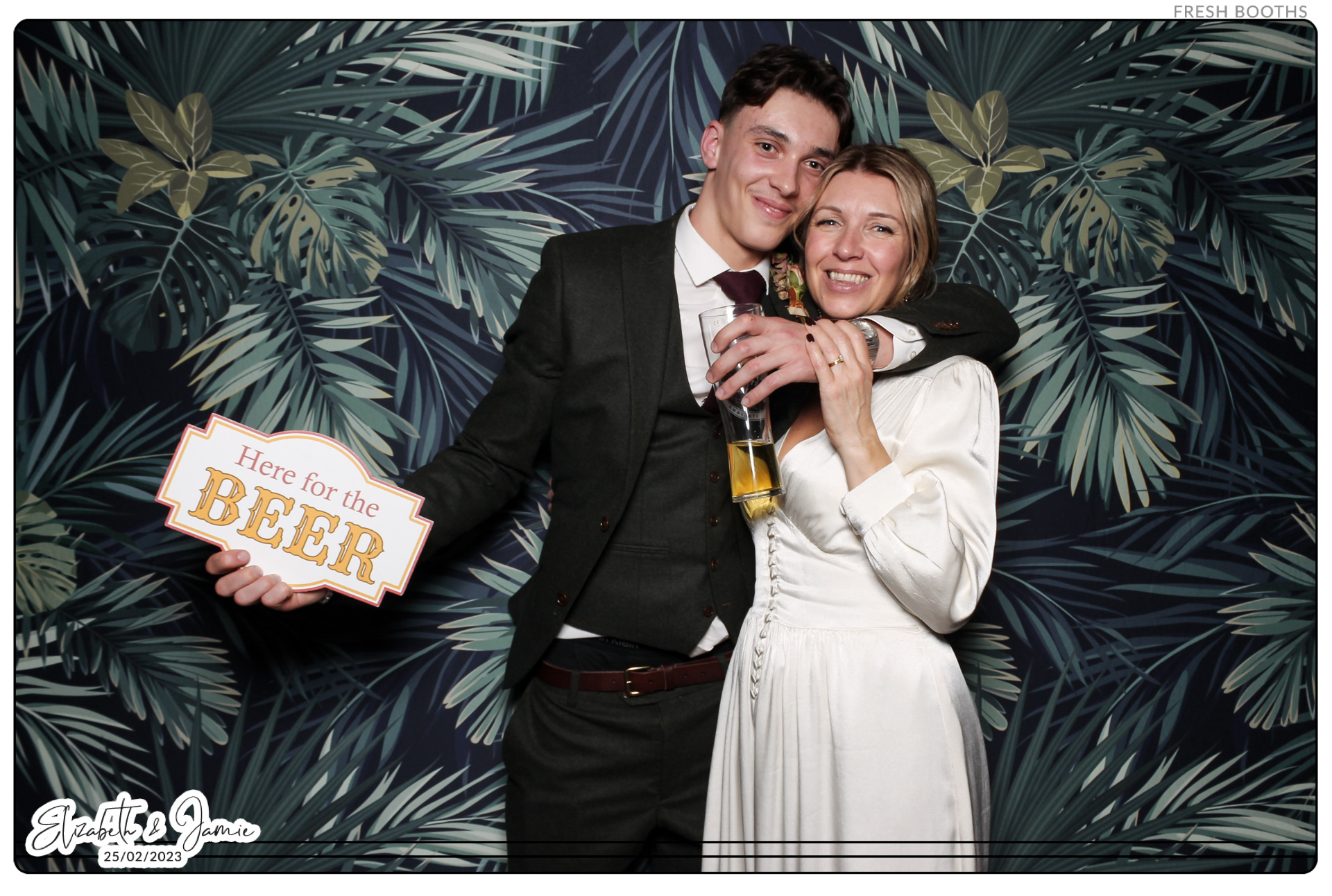 Elizabeth & Jamie - Classic Open Booth | View more photos from the event at gallery.freshbooths.com/u/FreshBooths/Elizabeth-Jamie-Classic-Open-Booth