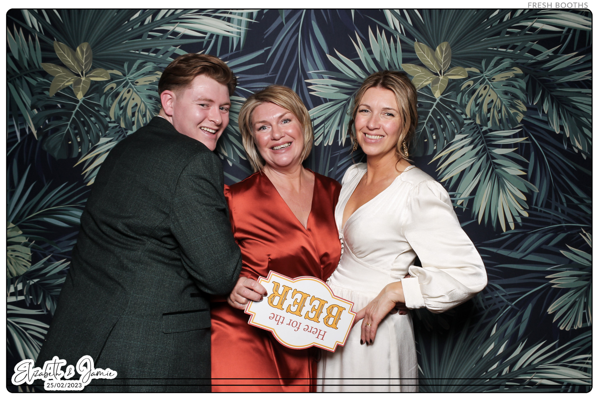 Elizabeth & Jamie - Classic Open Booth | View more photos from the event at gallery.freshbooths.com/u/FreshBooths/Elizabeth-Jamie-Classic-Open-Booth