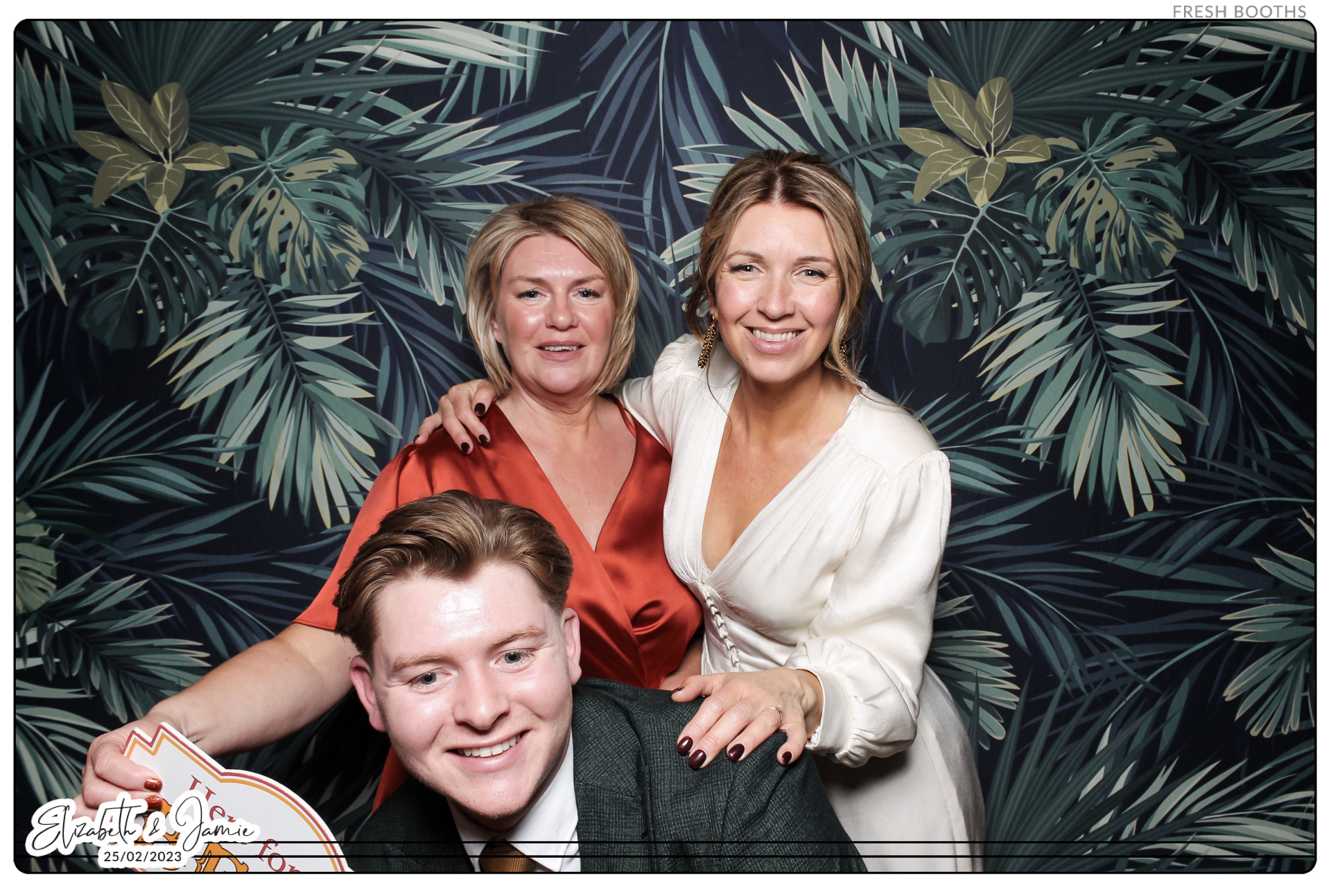 Elizabeth & Jamie - Classic Open Booth | View more photos from the event at gallery.freshbooths.com/u/FreshBooths/Elizabeth-Jamie-Classic-Open-Booth