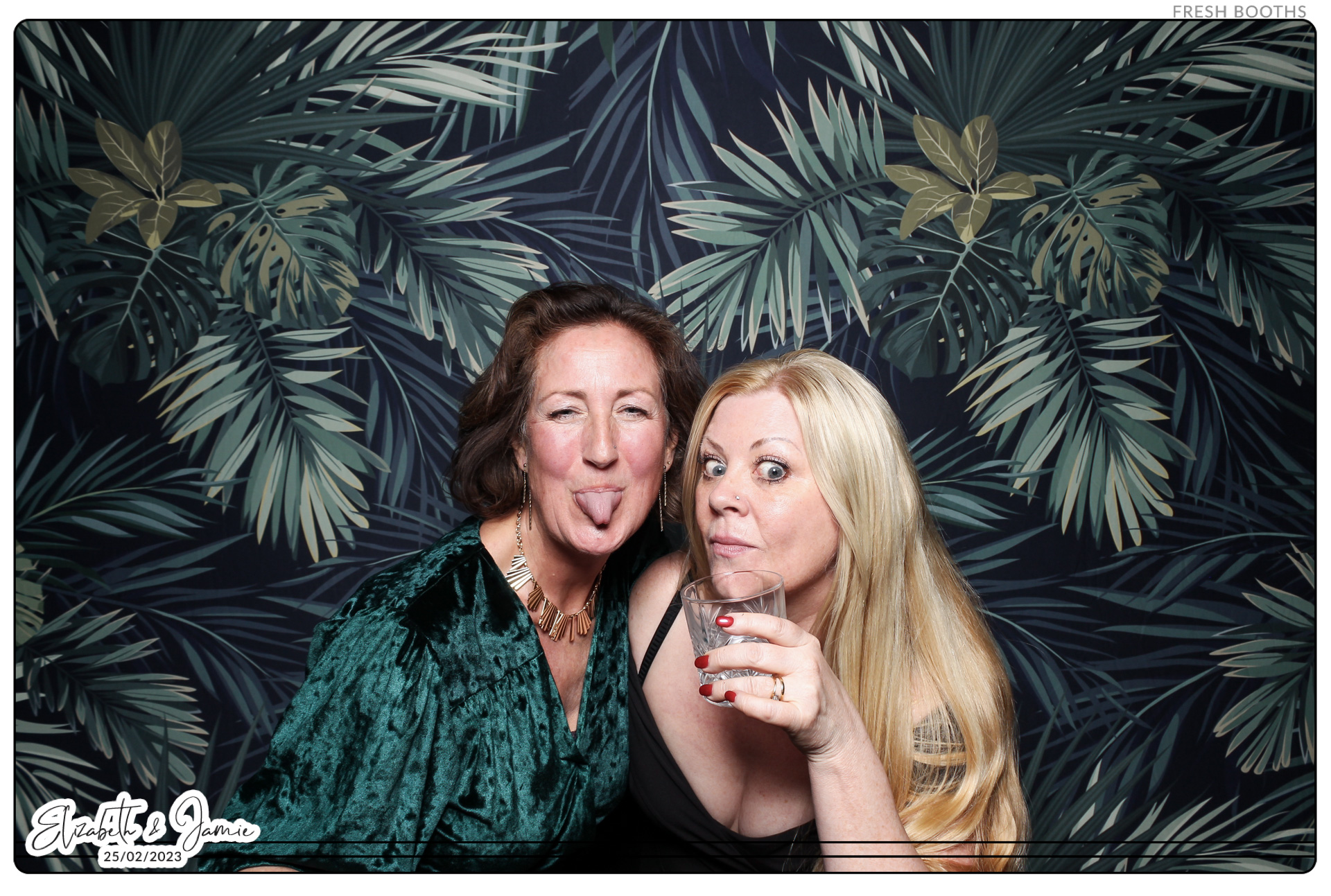 Elizabeth & Jamie - Classic Open Booth | View more photos from the event at gallery.freshbooths.com/u/FreshBooths/Elizabeth-Jamie-Classic-Open-Booth