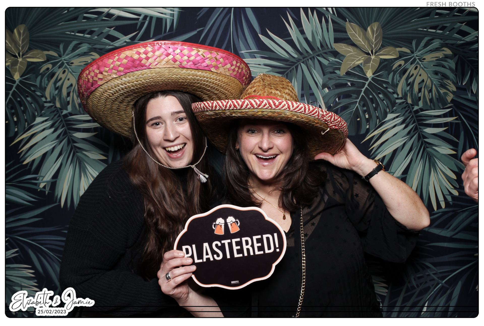 Elizabeth & Jamie - Classic Open Booth | View more photos from the event at gallery.freshbooths.com/u/FreshBooths/Elizabeth-Jamie-Classic-Open-Booth