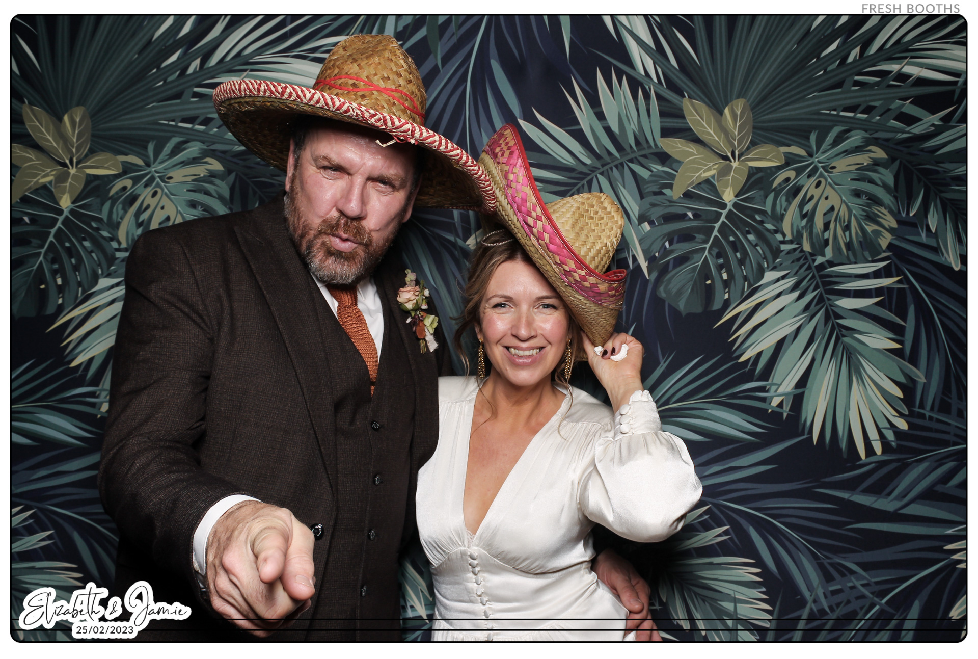Elizabeth & Jamie - Classic Open Booth | View more photos from the event at gallery.freshbooths.com/u/FreshBooths/Elizabeth-Jamie-Classic-Open-Booth