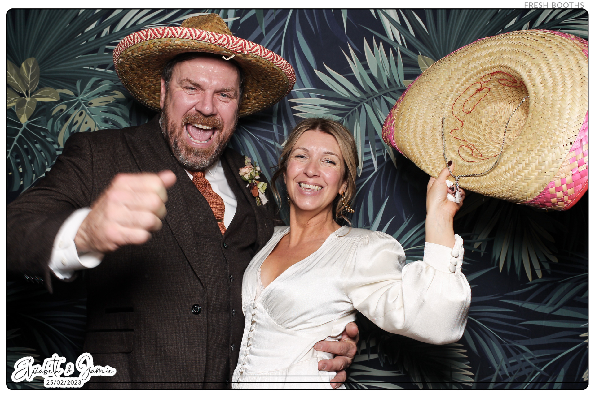 Elizabeth & Jamie - Classic Open Booth | View more photos from the event at gallery.freshbooths.com/u/FreshBooths/Elizabeth-Jamie-Classic-Open-Booth