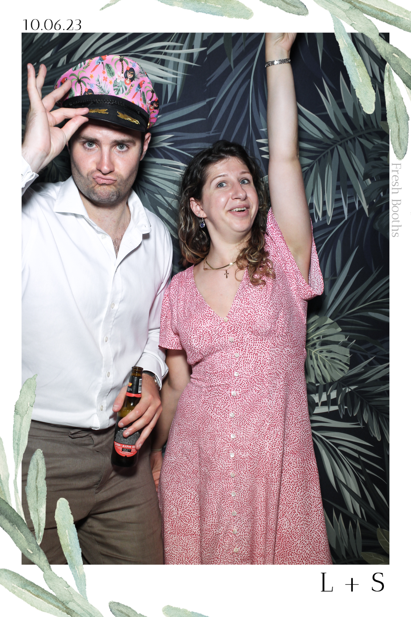 Lucy & Seb - Selfie Mirror | View more photos from the event at gallery.freshbooths.com/u/FreshBooths/Lucy-Seb-Selfie-Mirror