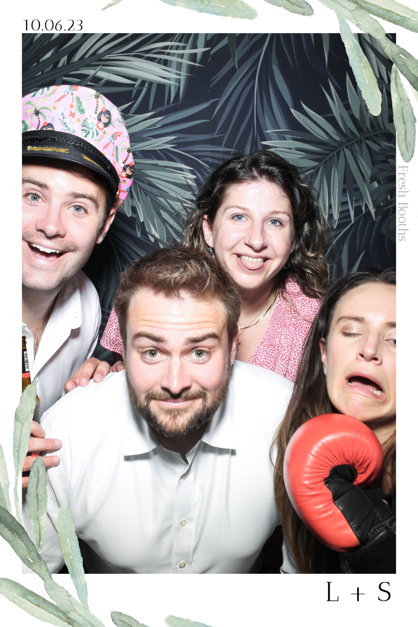 Lucy & Seb - Selfie Mirror | View more photos from the event at gallery.freshbooths.com/u/FreshBooths/Lucy-Seb-Selfie-Mirror