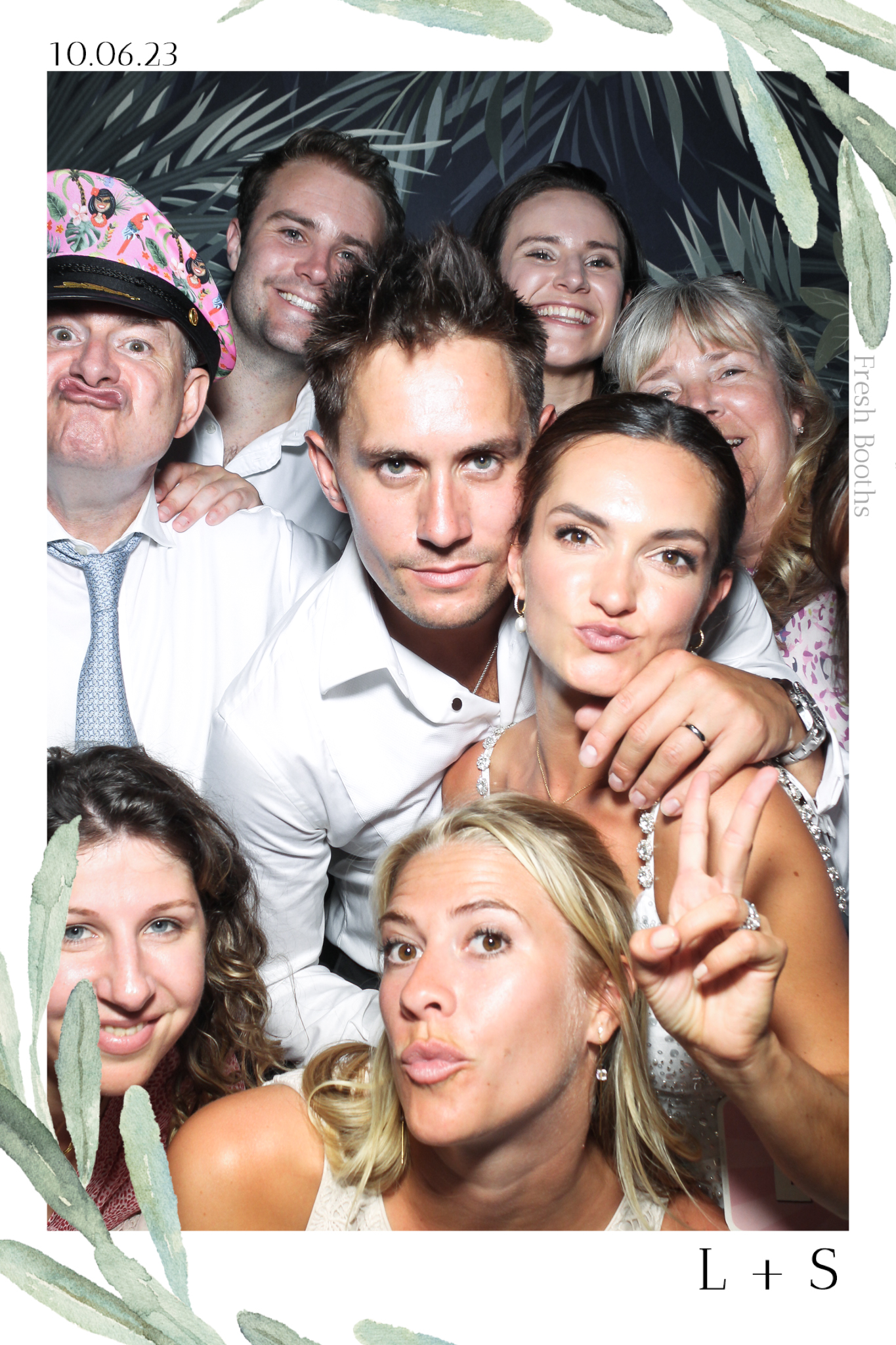 Lucy & Seb - Selfie Mirror | View more photos from the event at gallery.freshbooths.com/u/FreshBooths/Lucy-Seb-Selfie-Mirror