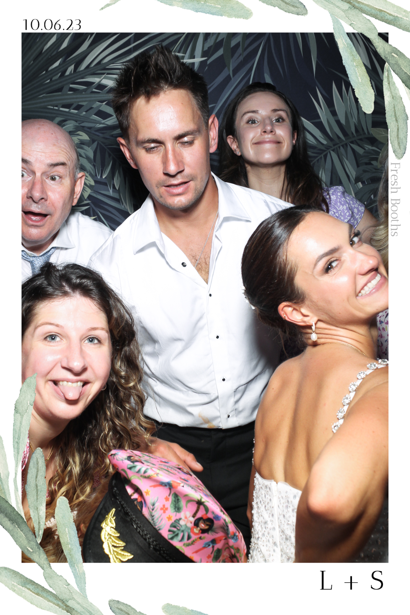 Lucy & Seb - Selfie Mirror | View more photos from the event at gallery.freshbooths.com/u/FreshBooths/Lucy-Seb-Selfie-Mirror