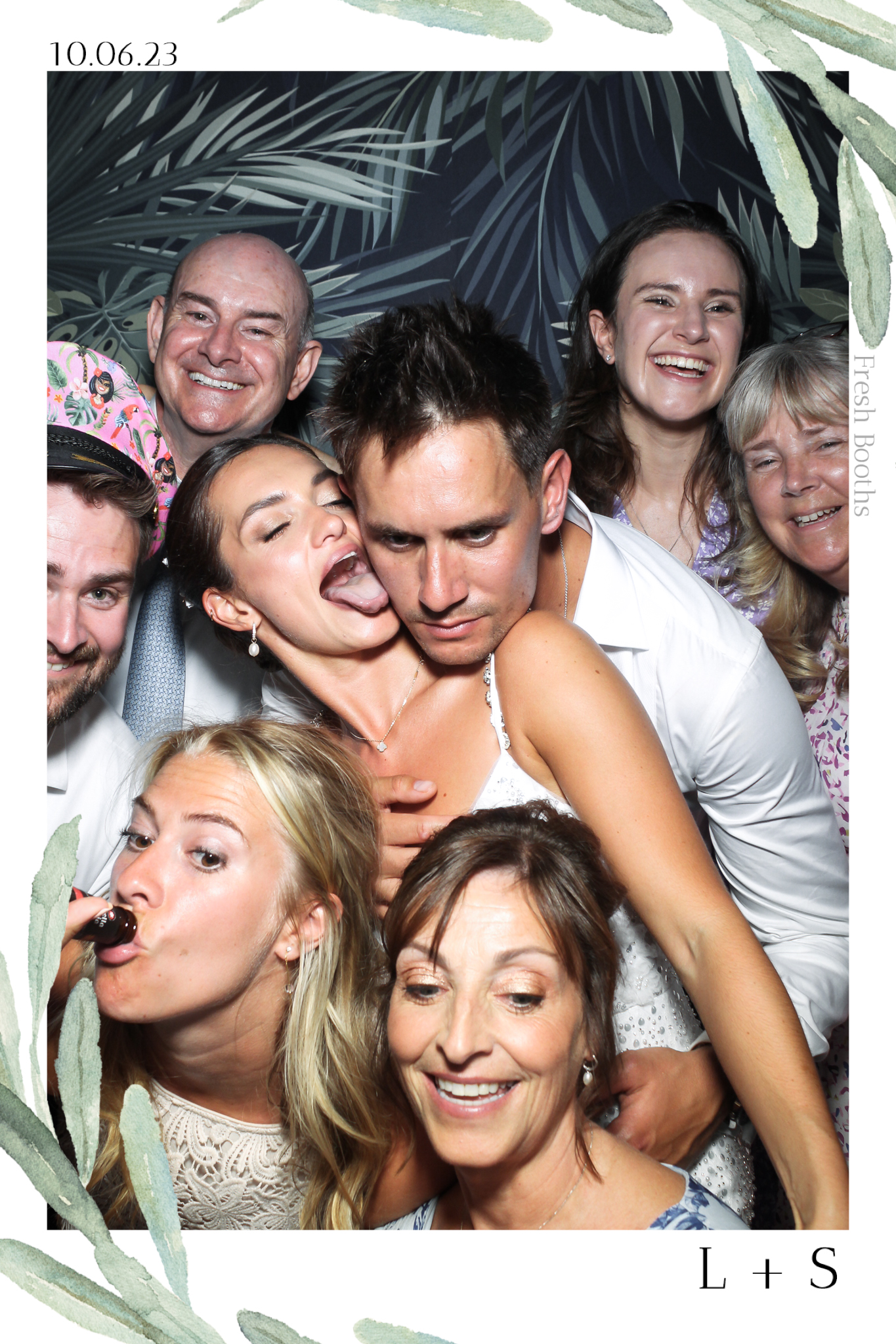 Lucy & Seb - Selfie Mirror | View more photos from the event at gallery.freshbooths.com/u/FreshBooths/Lucy-Seb-Selfie-Mirror