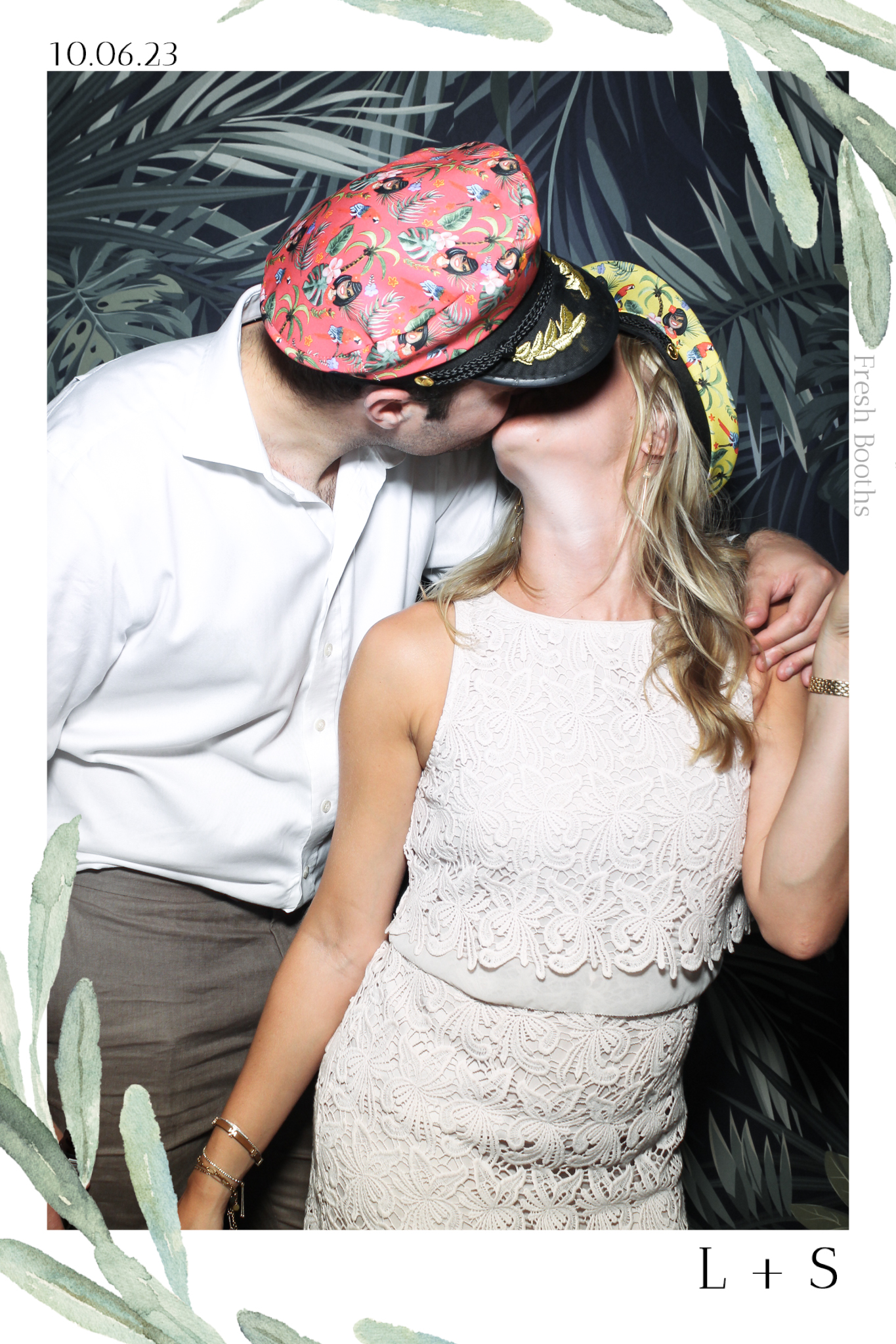 Lucy & Seb - Selfie Mirror | View more photos from the event at gallery.freshbooths.com/u/FreshBooths/Lucy-Seb-Selfie-Mirror