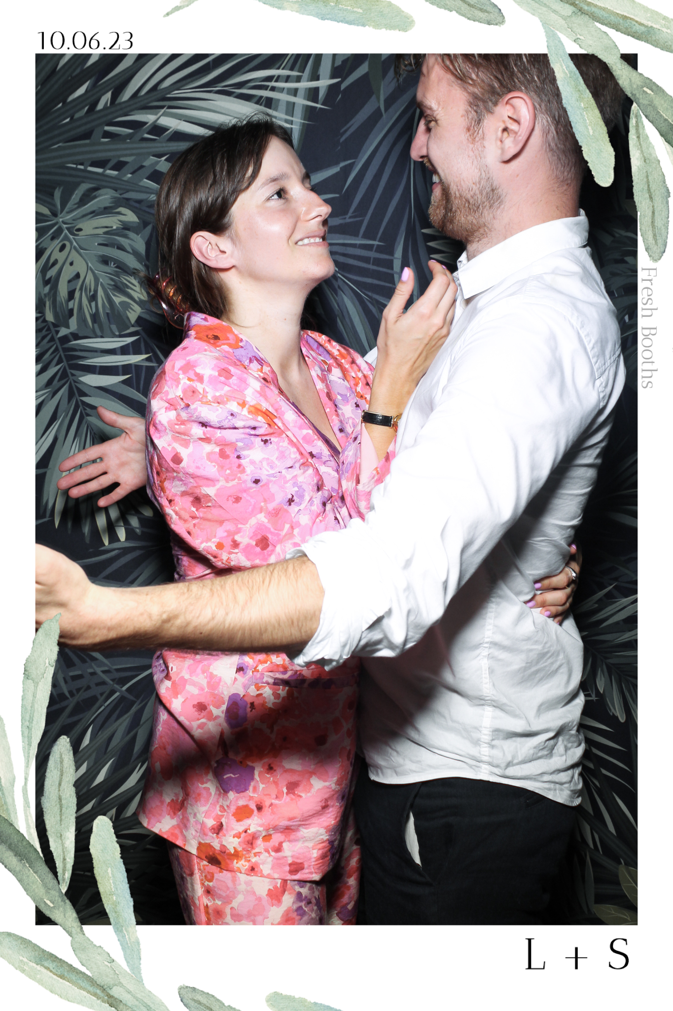 Lucy & Seb - Selfie Mirror | View more photos from the event at gallery.freshbooths.com/u/FreshBooths/Lucy-Seb-Selfie-Mirror