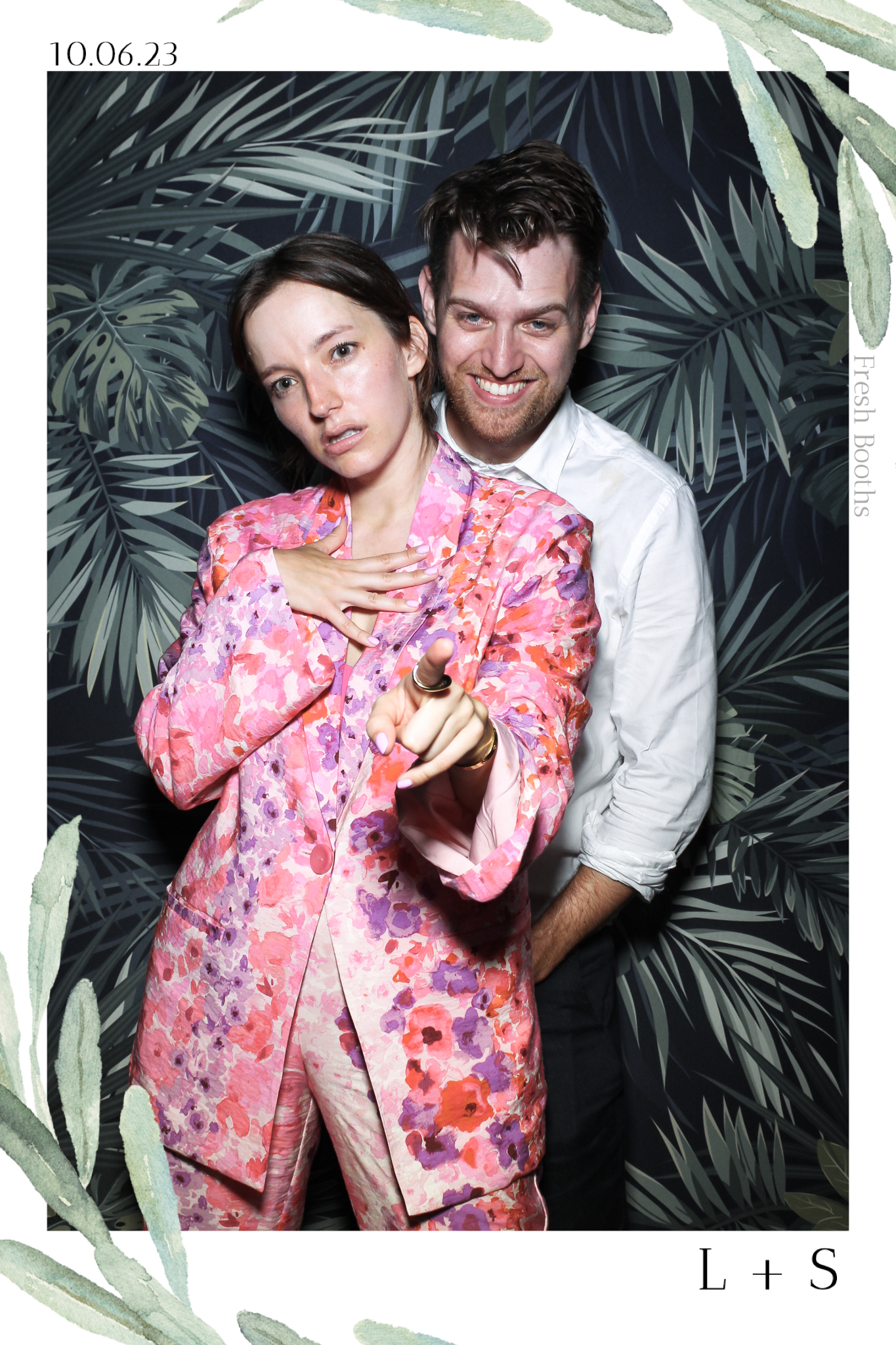 Lucy & Seb - Selfie Mirror | View more photos from the event at gallery.freshbooths.com/u/FreshBooths/Lucy-Seb-Selfie-Mirror