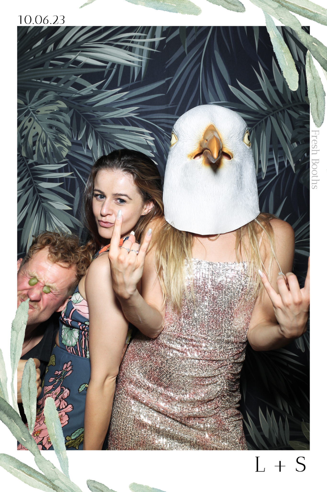 Lucy & Seb - Selfie Mirror | View more photos from the event at gallery.freshbooths.com/u/FreshBooths/Lucy-Seb-Selfie-Mirror