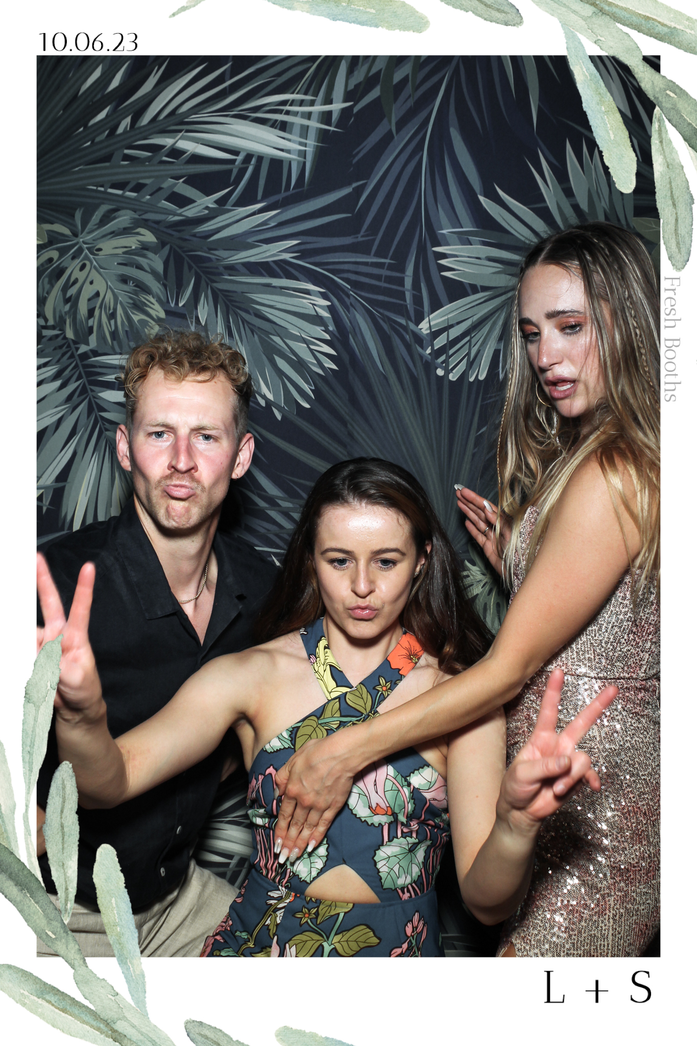 Lucy & Seb - Selfie Mirror | View more photos from the event at gallery.freshbooths.com/u/FreshBooths/Lucy-Seb-Selfie-Mirror