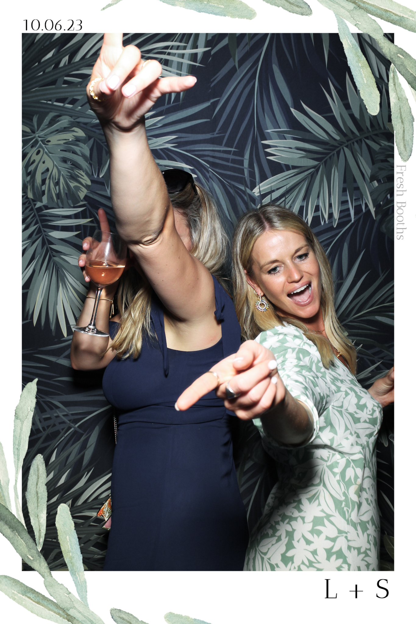 Lucy & Seb - Selfie Mirror | View more photos from the event at gallery.freshbooths.com/u/FreshBooths/Lucy-Seb-Selfie-Mirror