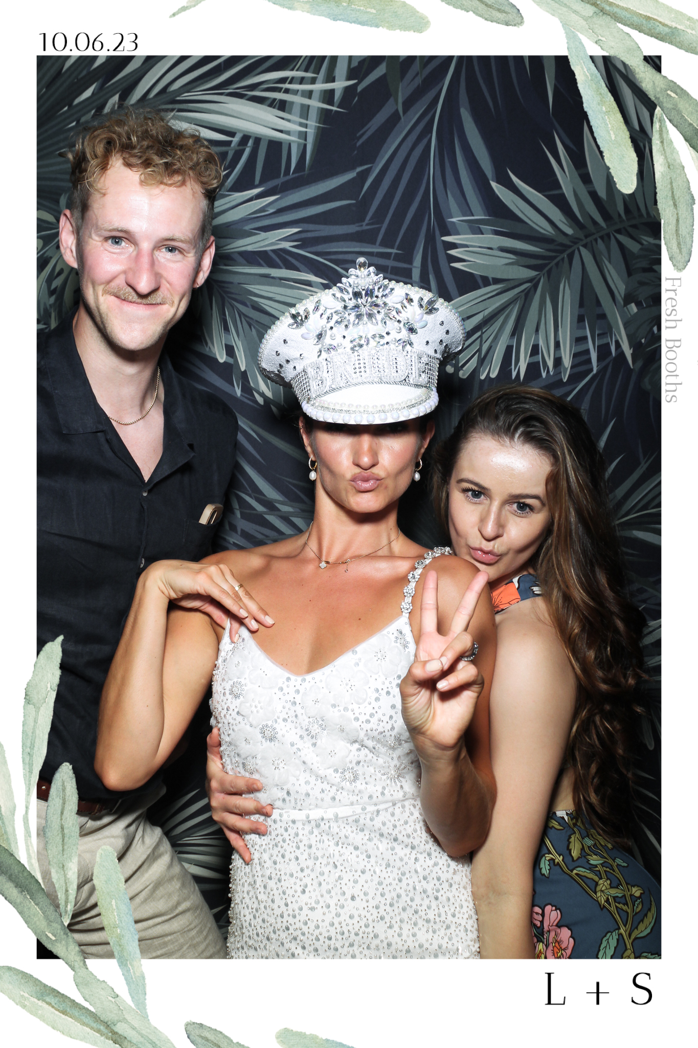 Lucy & Seb - Selfie Mirror | View more photos from the event at gallery.freshbooths.com/u/FreshBooths/Lucy-Seb-Selfie-Mirror