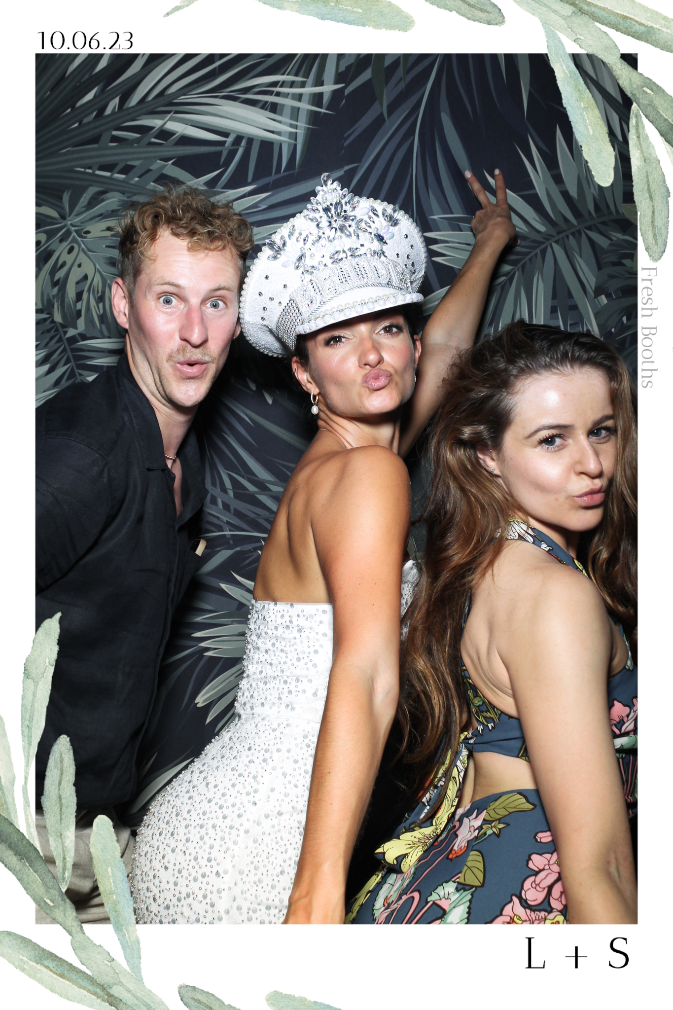 Lucy & Seb - Selfie Mirror | View more photos from the event at gallery.freshbooths.com/u/FreshBooths/Lucy-Seb-Selfie-Mirror
