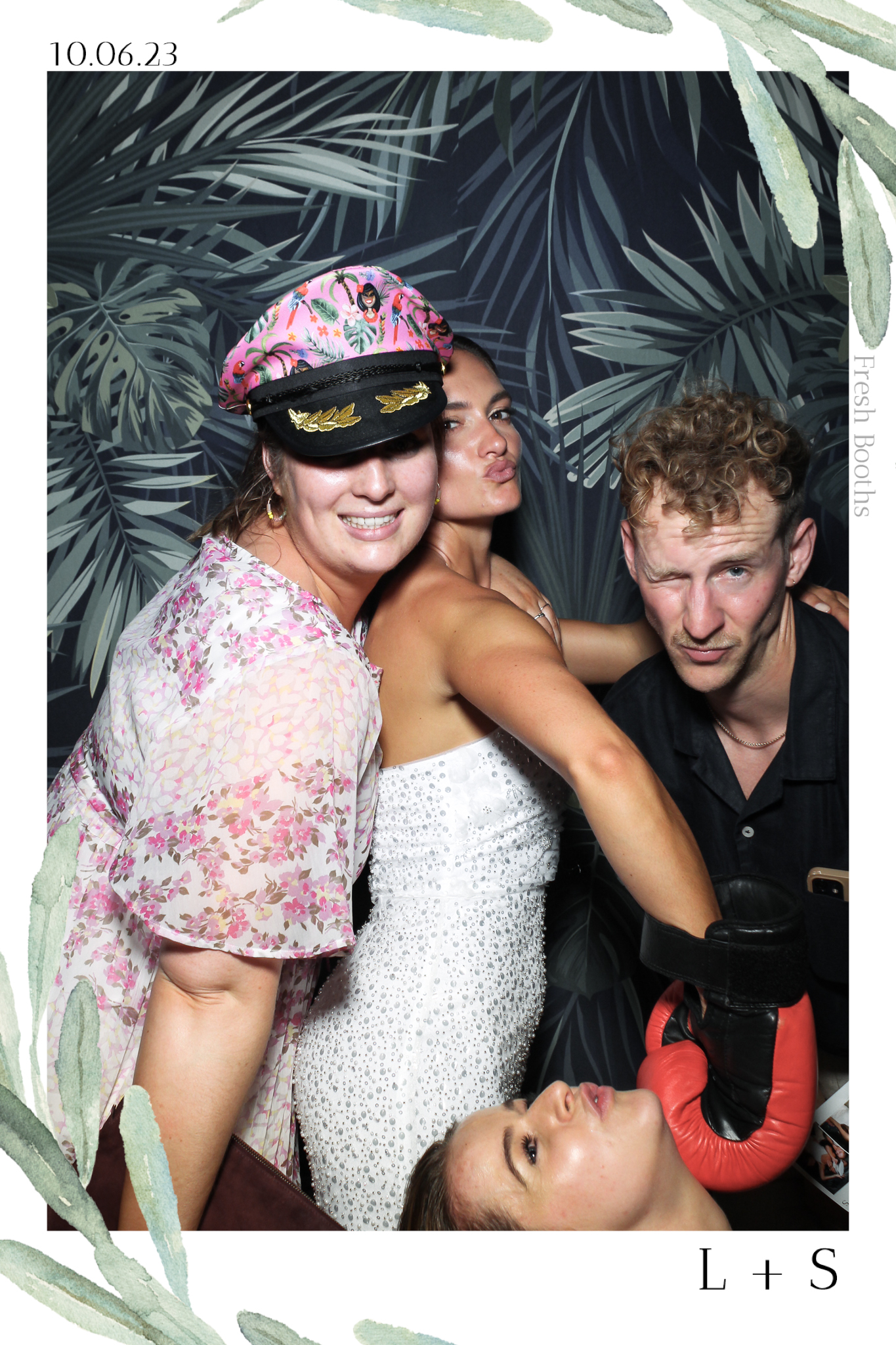 Lucy & Seb - Selfie Mirror | View more photos from the event at gallery.freshbooths.com/u/FreshBooths/Lucy-Seb-Selfie-Mirror