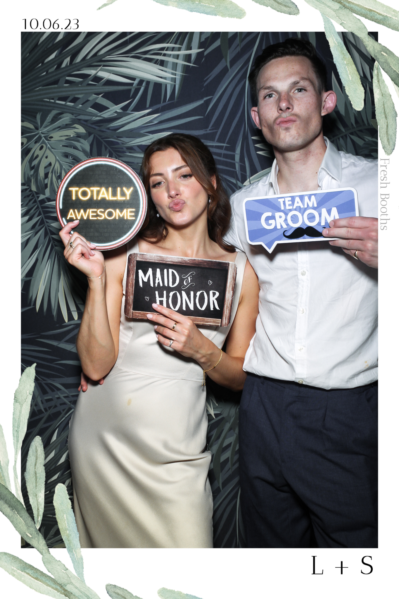Lucy & Seb - Selfie Mirror | View more photos from the event at gallery.freshbooths.com/u/FreshBooths/Lucy-Seb-Selfie-Mirror
