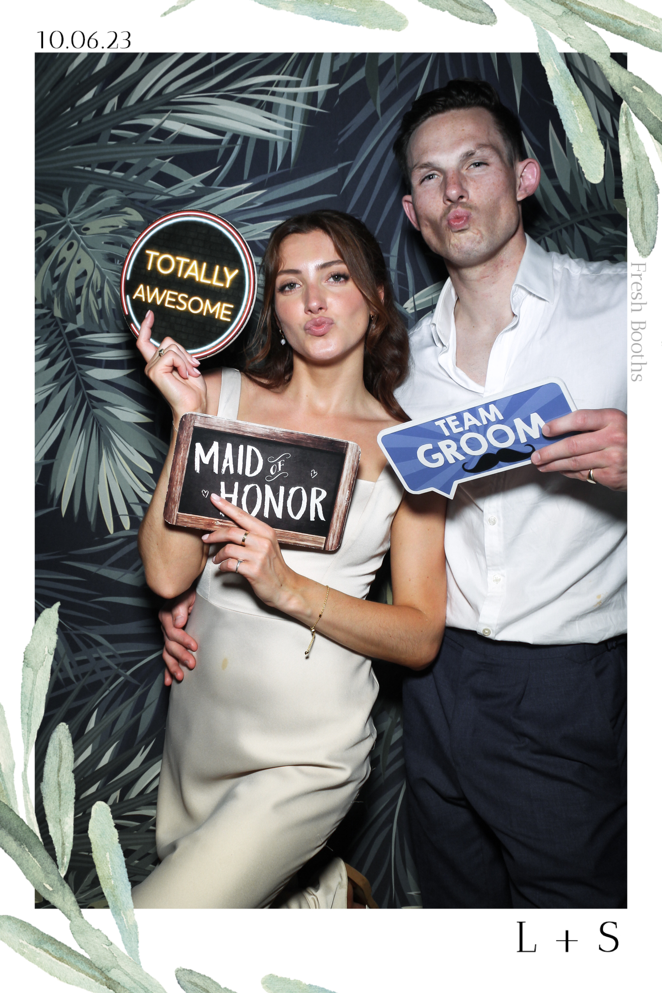 Lucy & Seb - Selfie Mirror | View more photos from the event at gallery.freshbooths.com/u/FreshBooths/Lucy-Seb-Selfie-Mirror