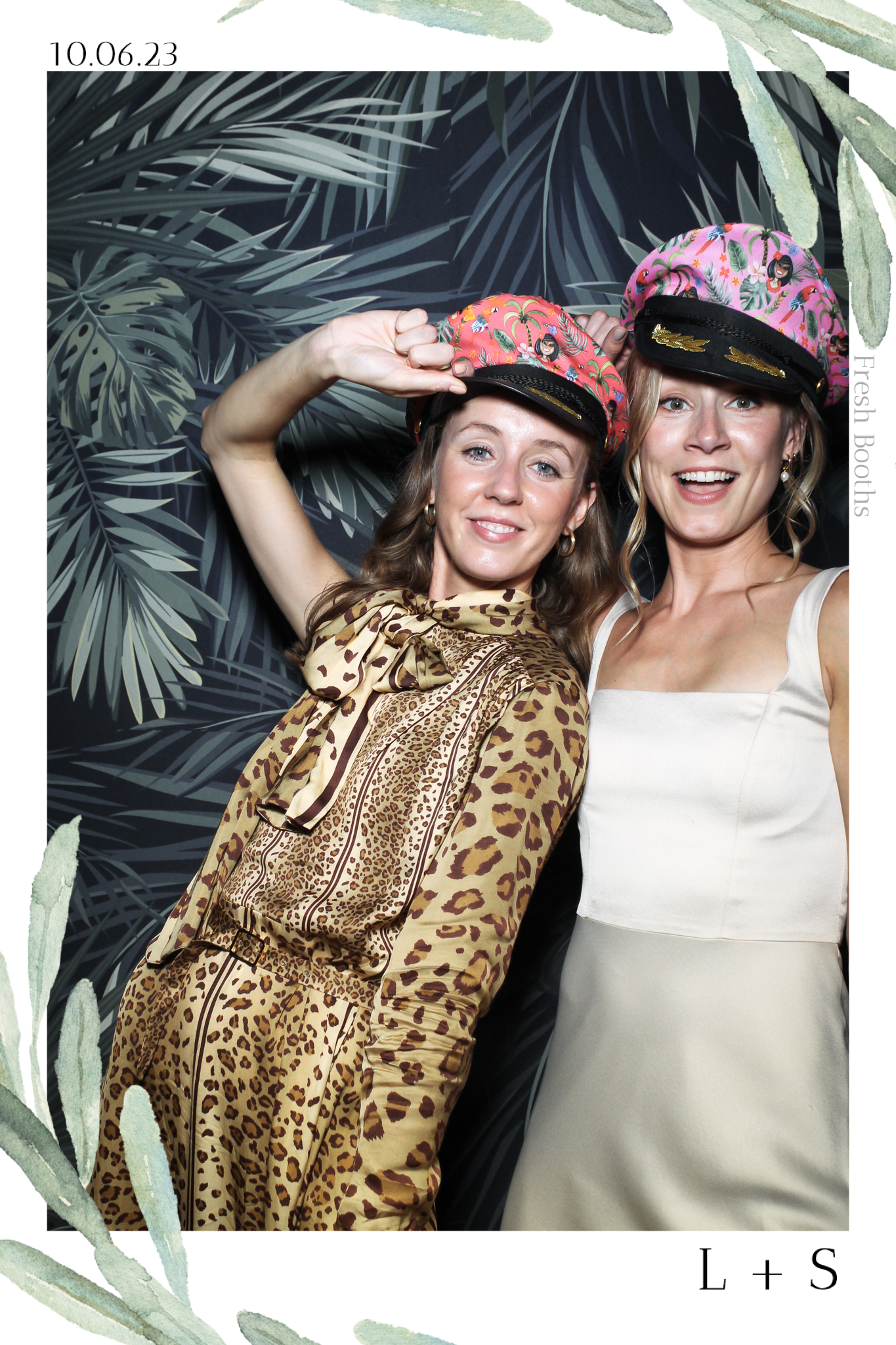 Lucy & Seb - Selfie Mirror | View more photos from the event at gallery.freshbooths.com/u/FreshBooths/Lucy-Seb-Selfie-Mirror