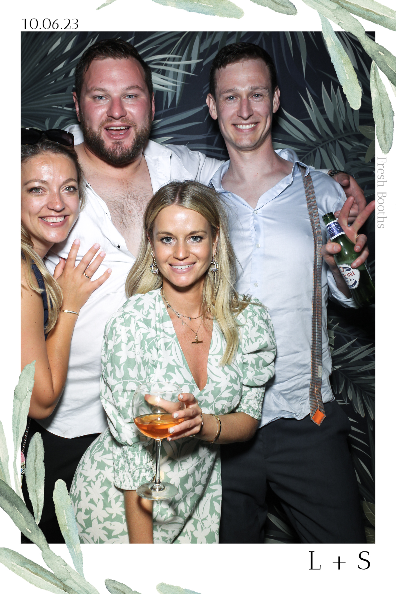 Lucy & Seb - Selfie Mirror | View more photos from the event at gallery.freshbooths.com/u/FreshBooths/Lucy-Seb-Selfie-Mirror
